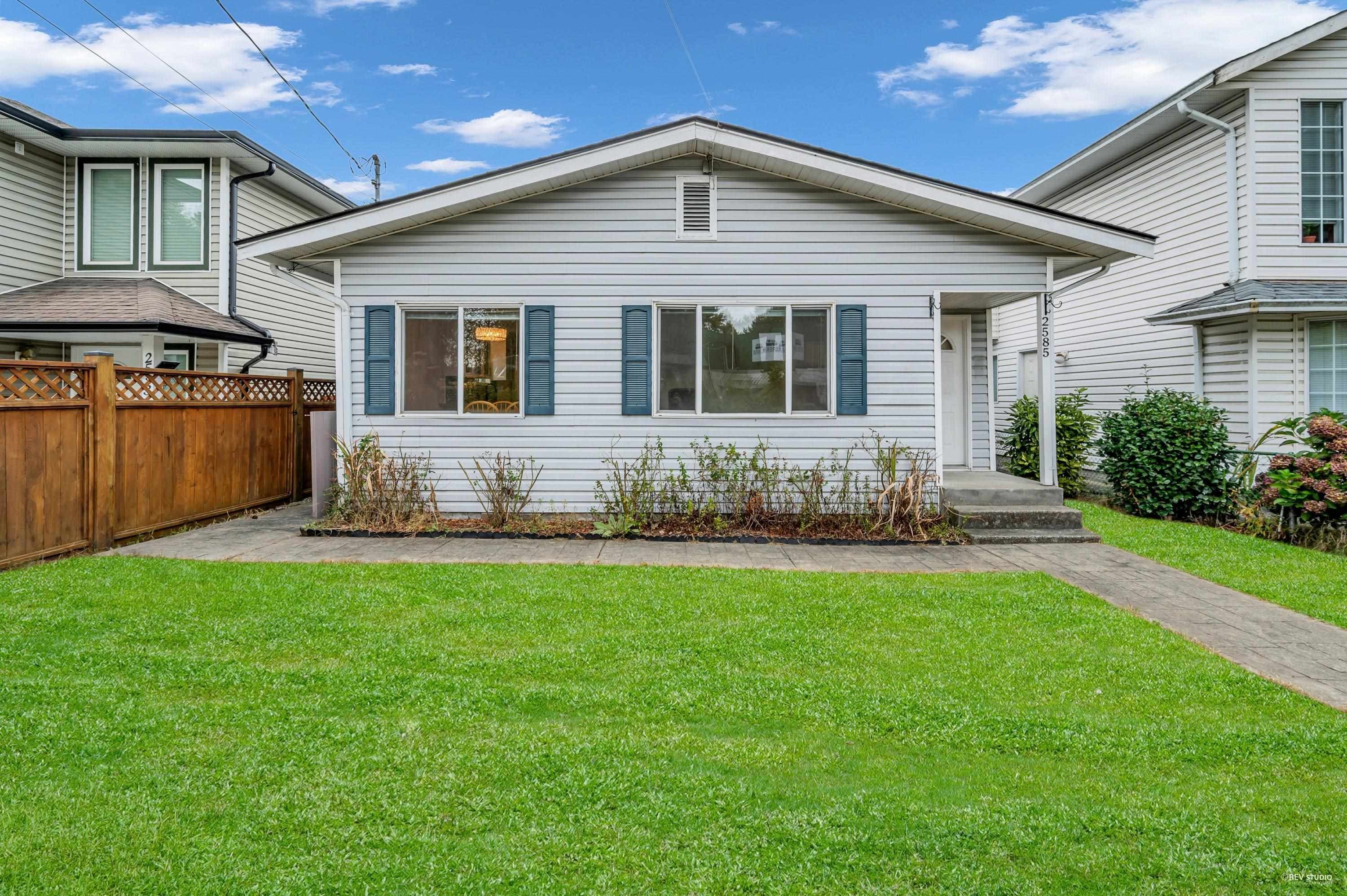 2585 Davies Avenue, Port Coquitlam, V3C 2J8 — photo 3