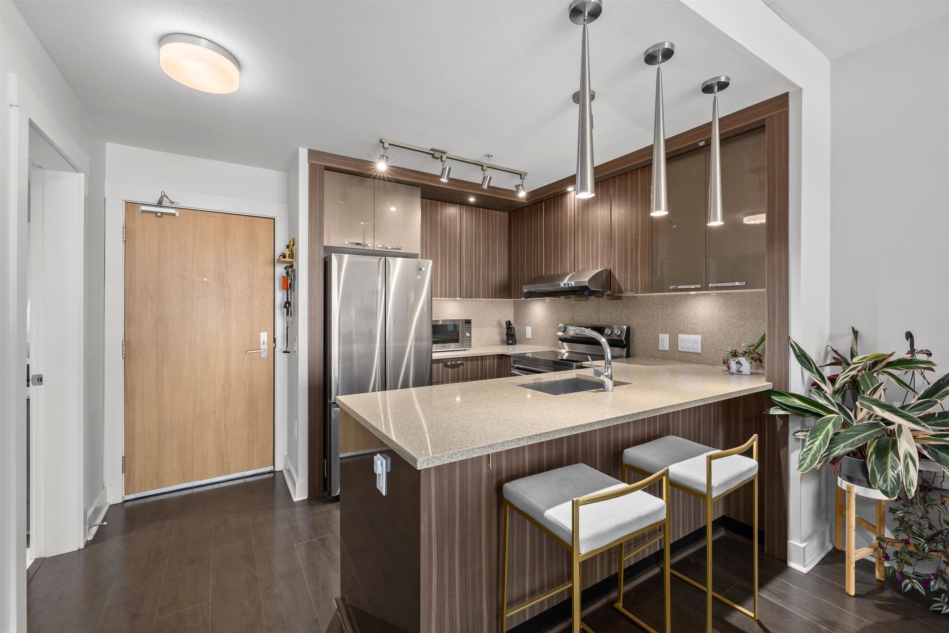 305 - 733 W 14th Street, North Vancouver, V7M 0C6 — photo 3