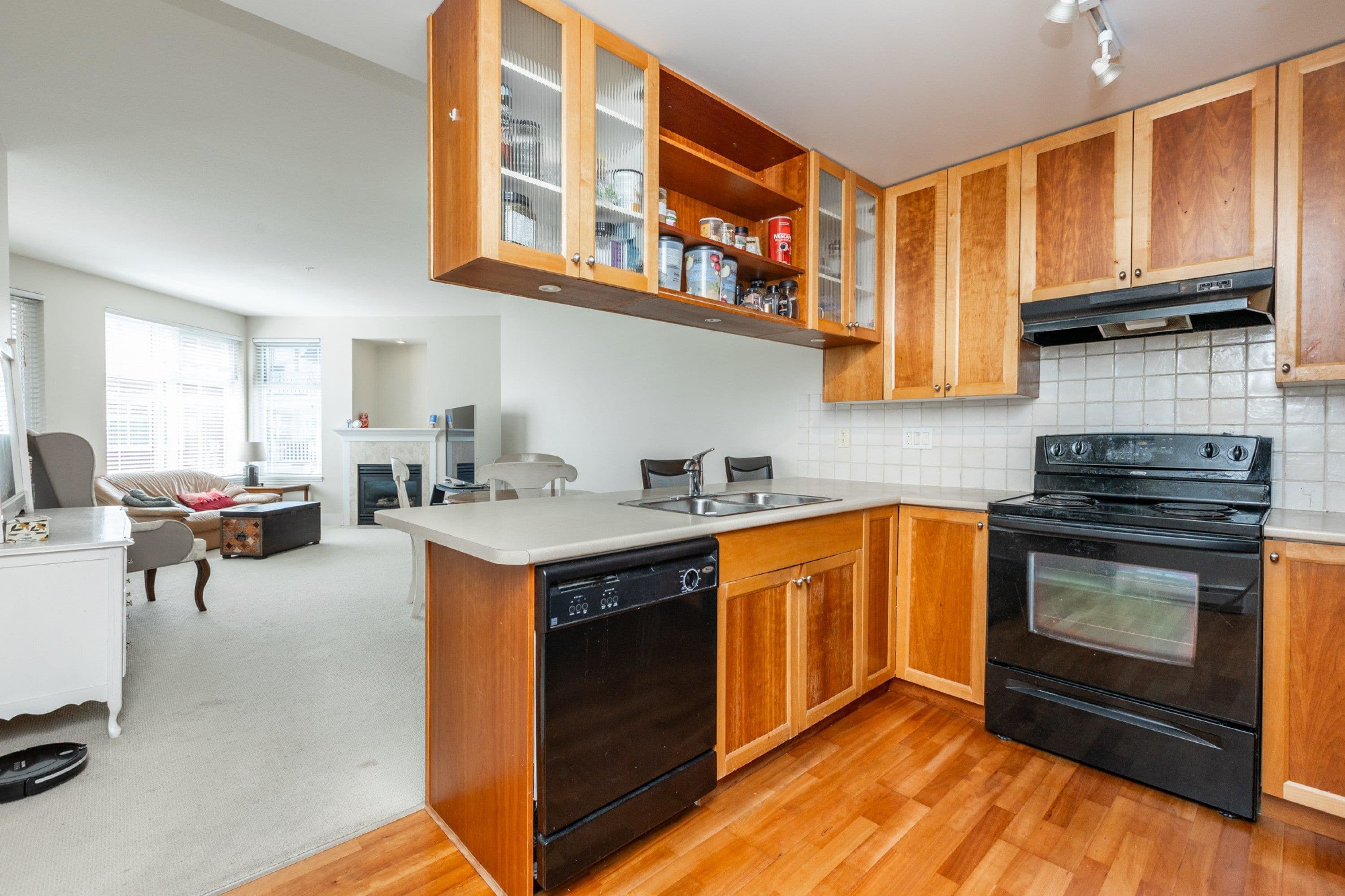 304 - 15392 16a Avenue, Surrey, V4A 1S9 — photo 3