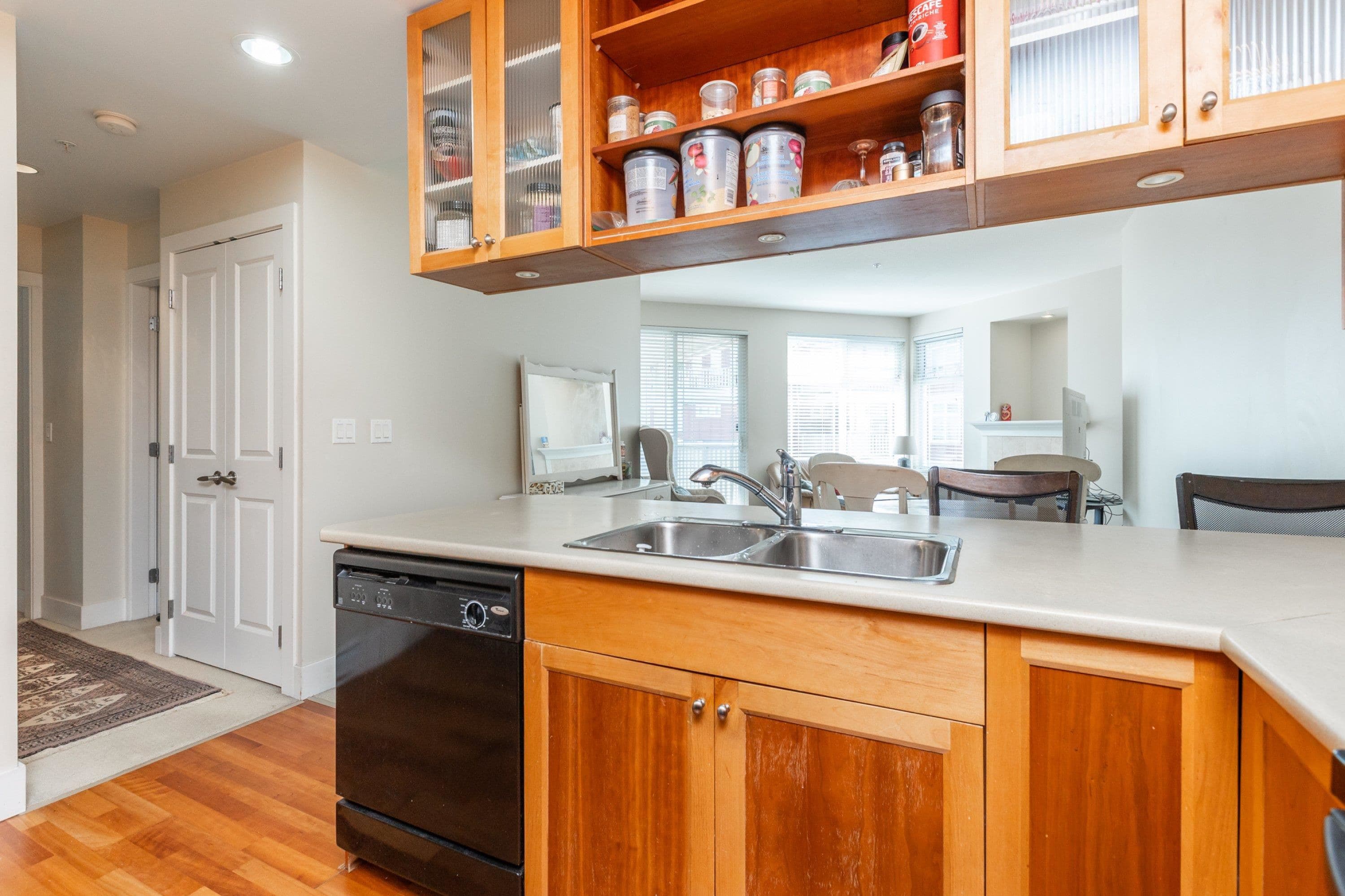 304 - 15392 16a Avenue, Surrey, V4A 1S9 — photo 5