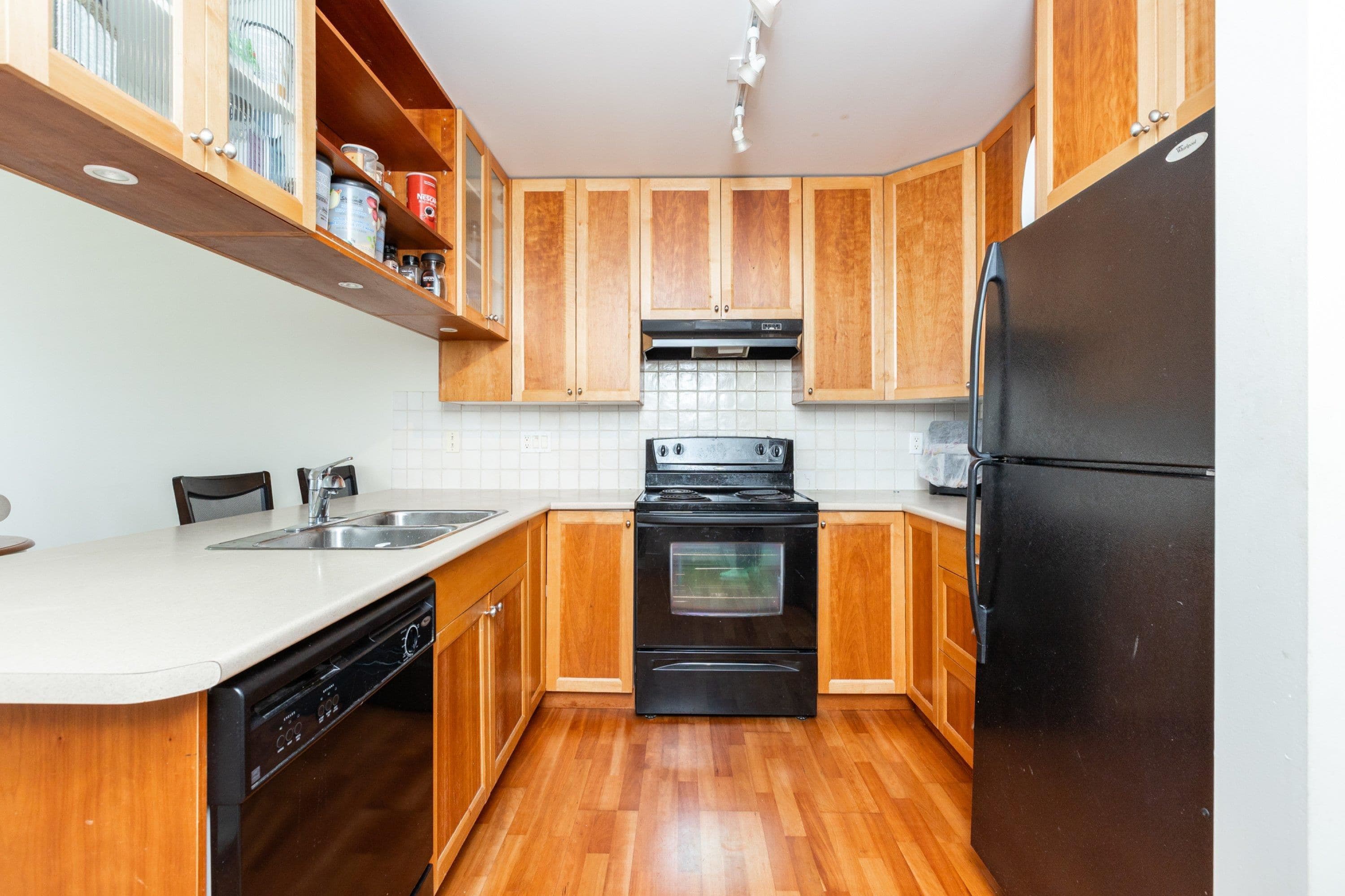 304 - 15392 16a Avenue, Surrey, V4A 1S9 — photo 4