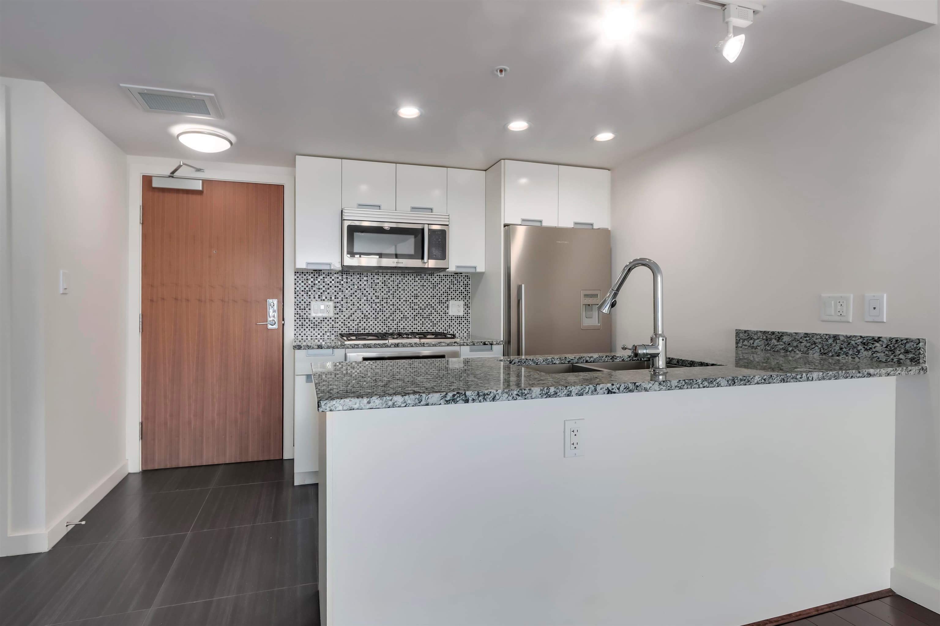768 - 2080 W Broadway, Vancouver, V6J 1Z4 — photo 3