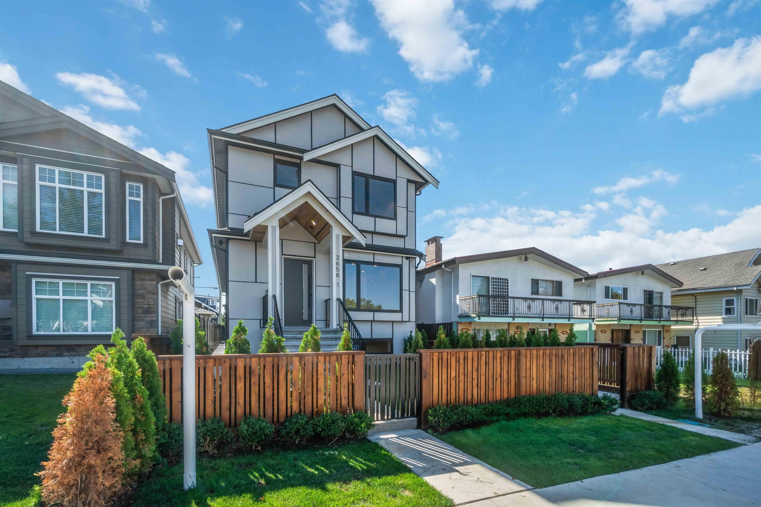 1 - 2658 Dundas Street, Vancouver, V5K 1P9 — photo 2