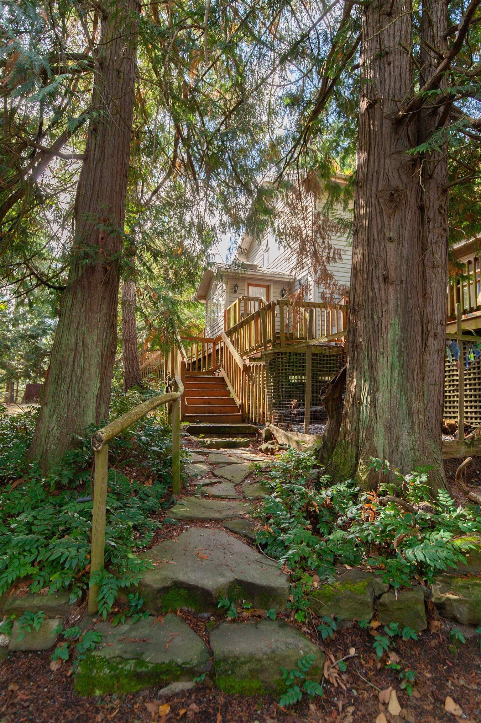 567 Dinner Bay Road, Mayne Island, V0N 2J2 — photo 3