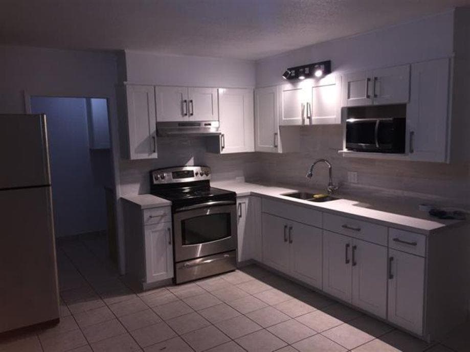 13021 106 Avenue, Surrey, V3T 2C2 — photo 3