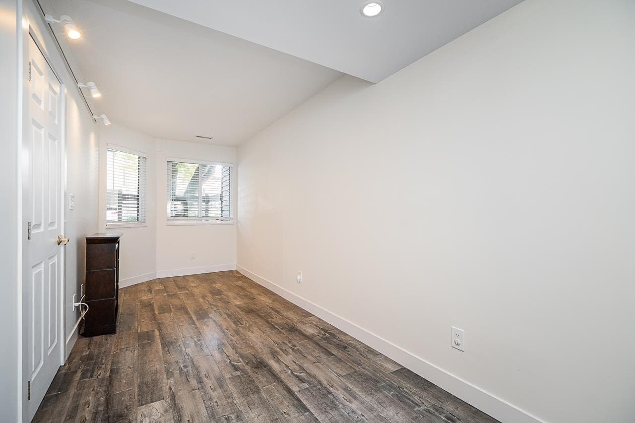 8561 Flowering Place, Burnaby, V5A 4B4 — photo 5