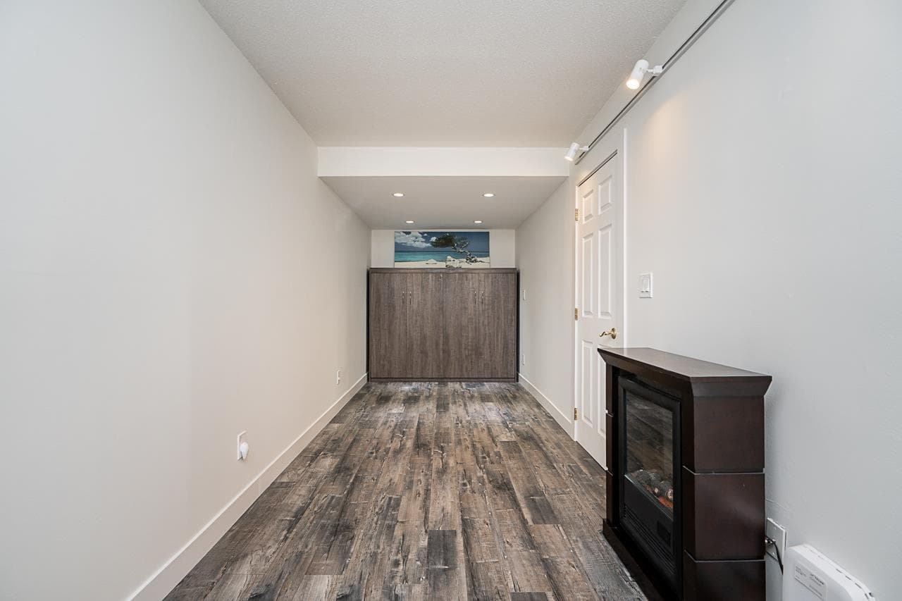 8561 Flowering Place, Burnaby, V5A 4B4 — photo 4