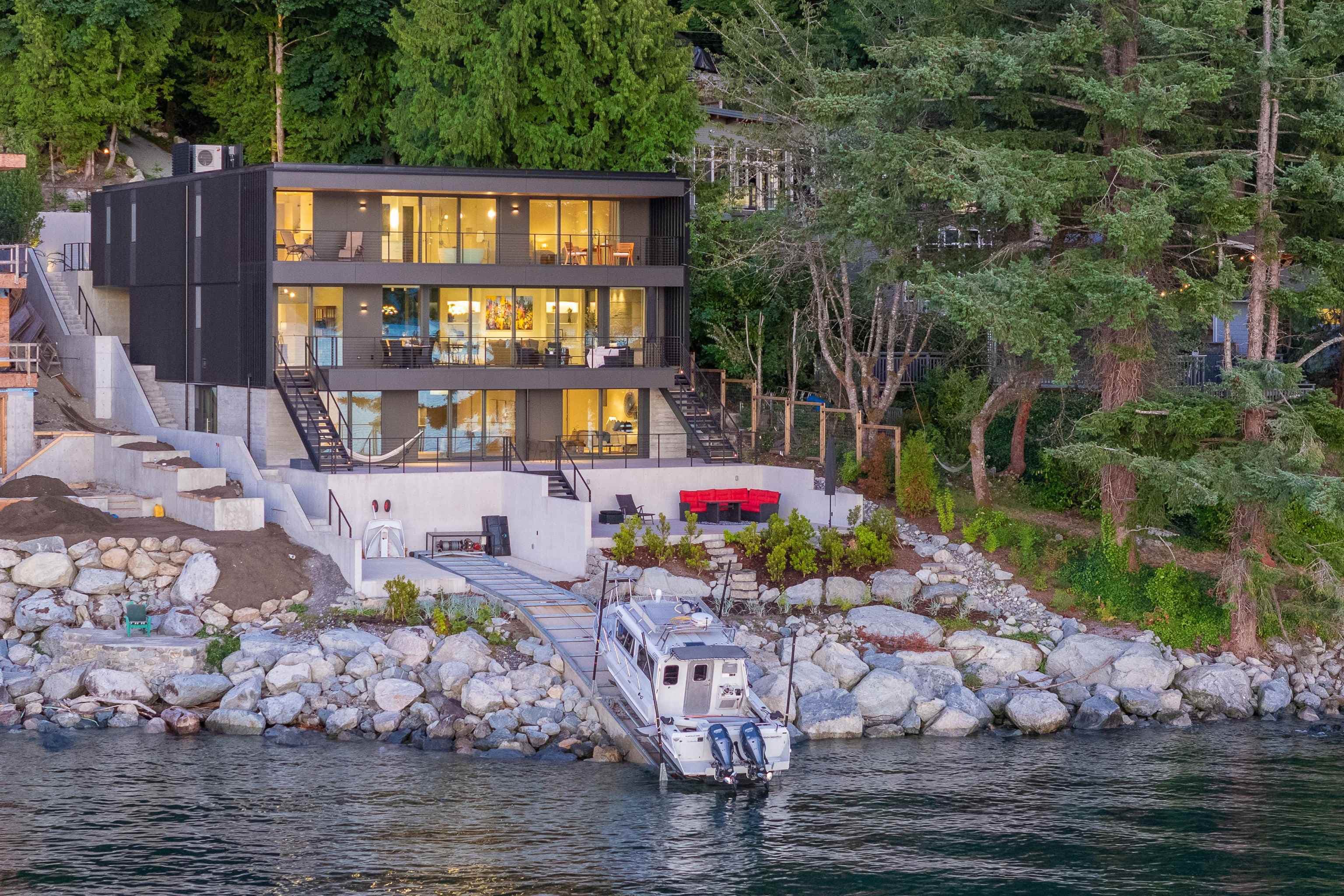 8885 Lawrence Way, West Vancouver, V7W 2T7 — photo 2