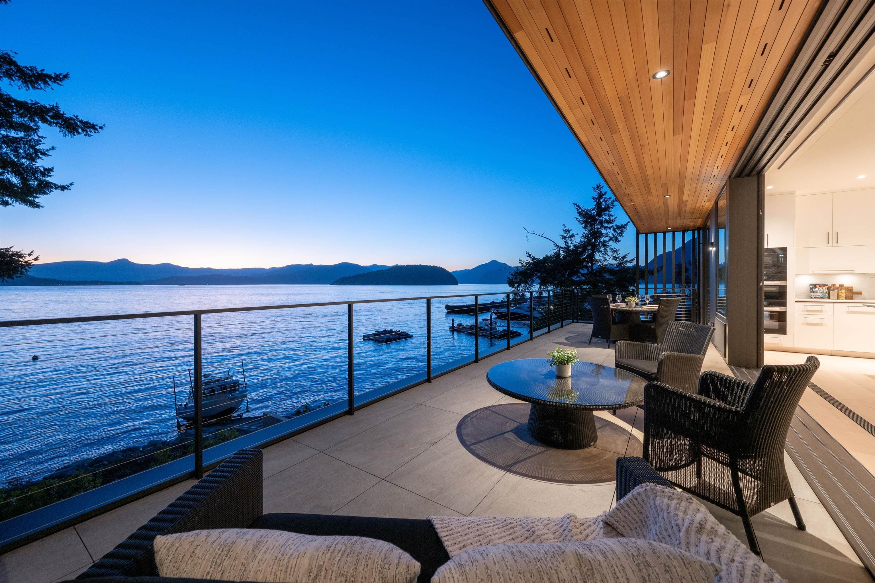 8885 Lawrence Way, West Vancouver