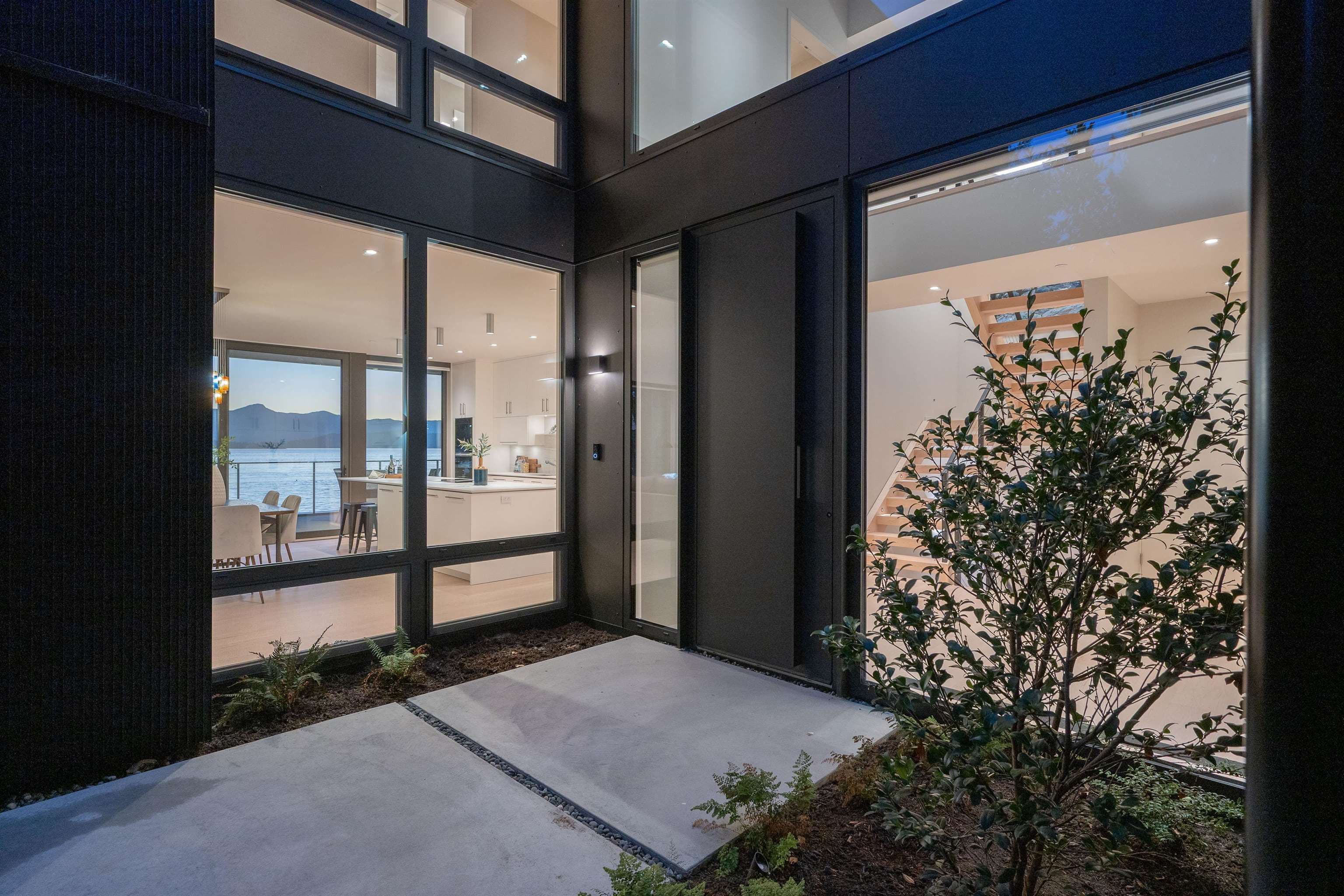 8885 Lawrence Way, West Vancouver, V7W 2T7 — photo 5