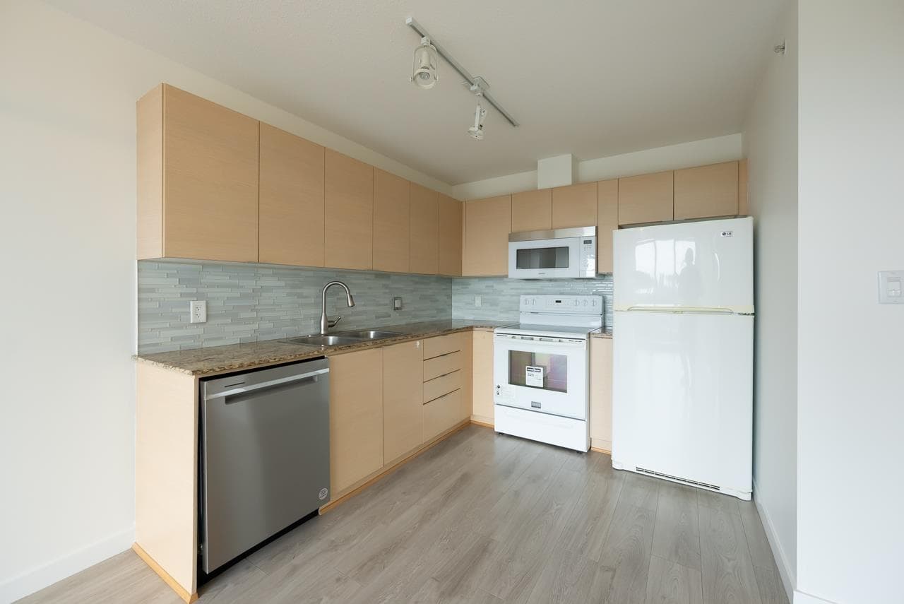 1505 - 13618 100 Avenue, Surrey, V3T 0A8 — photo 3