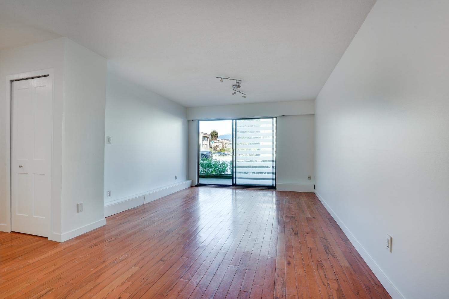 101 - 2040 Cornwall Avenue, Vancouver, V6J 1E1 — photo 1