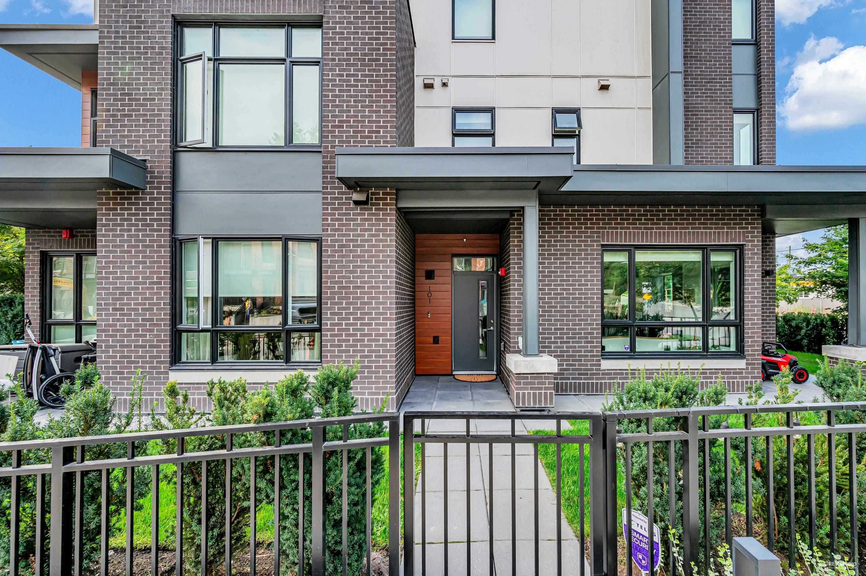 101 - 2035 Glenaire Drive, North Vancouver, V7P 1Y2 — photo 2