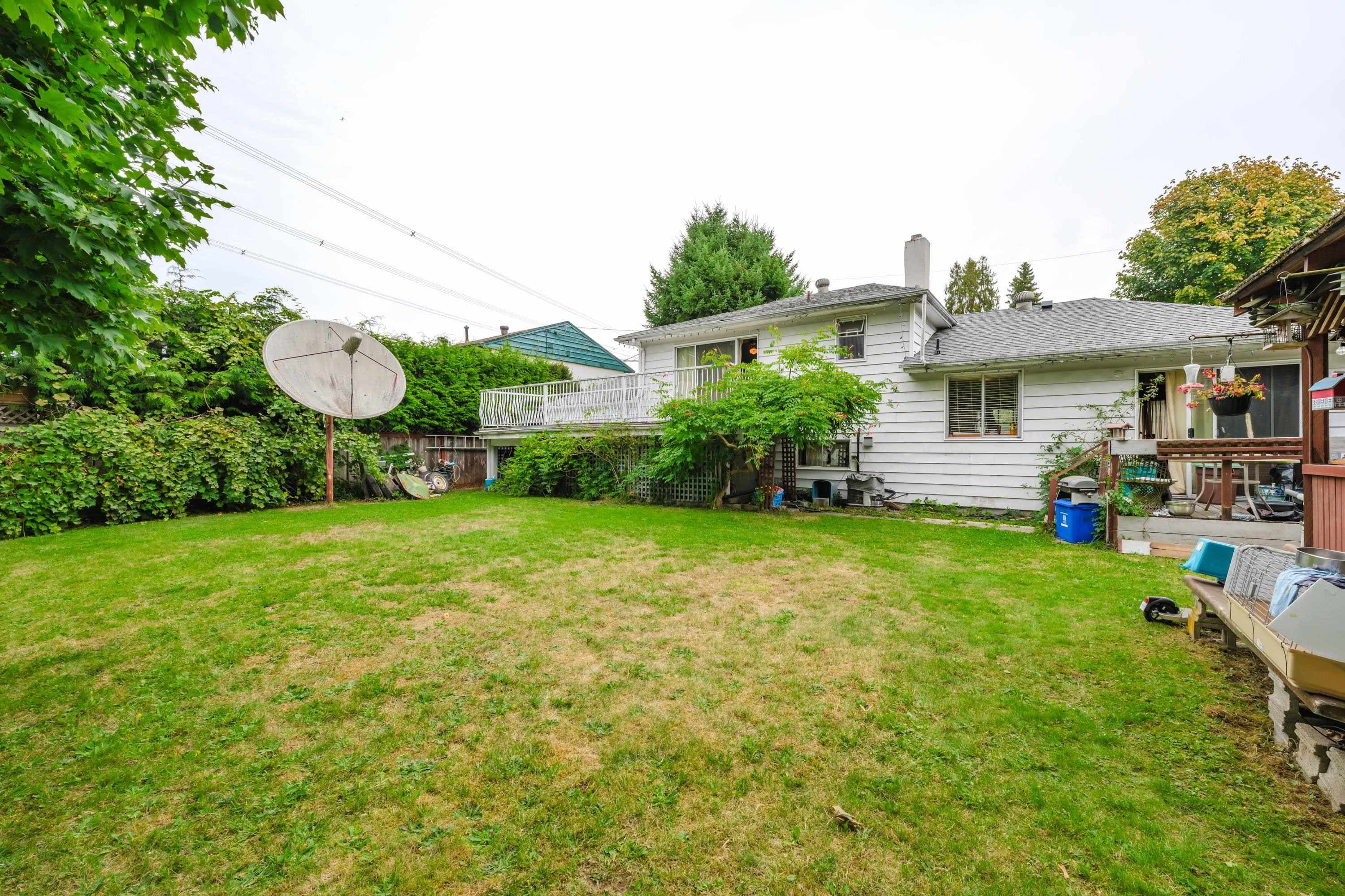 9253 137a Street, Surrey, V3V 5W8 — photo 2