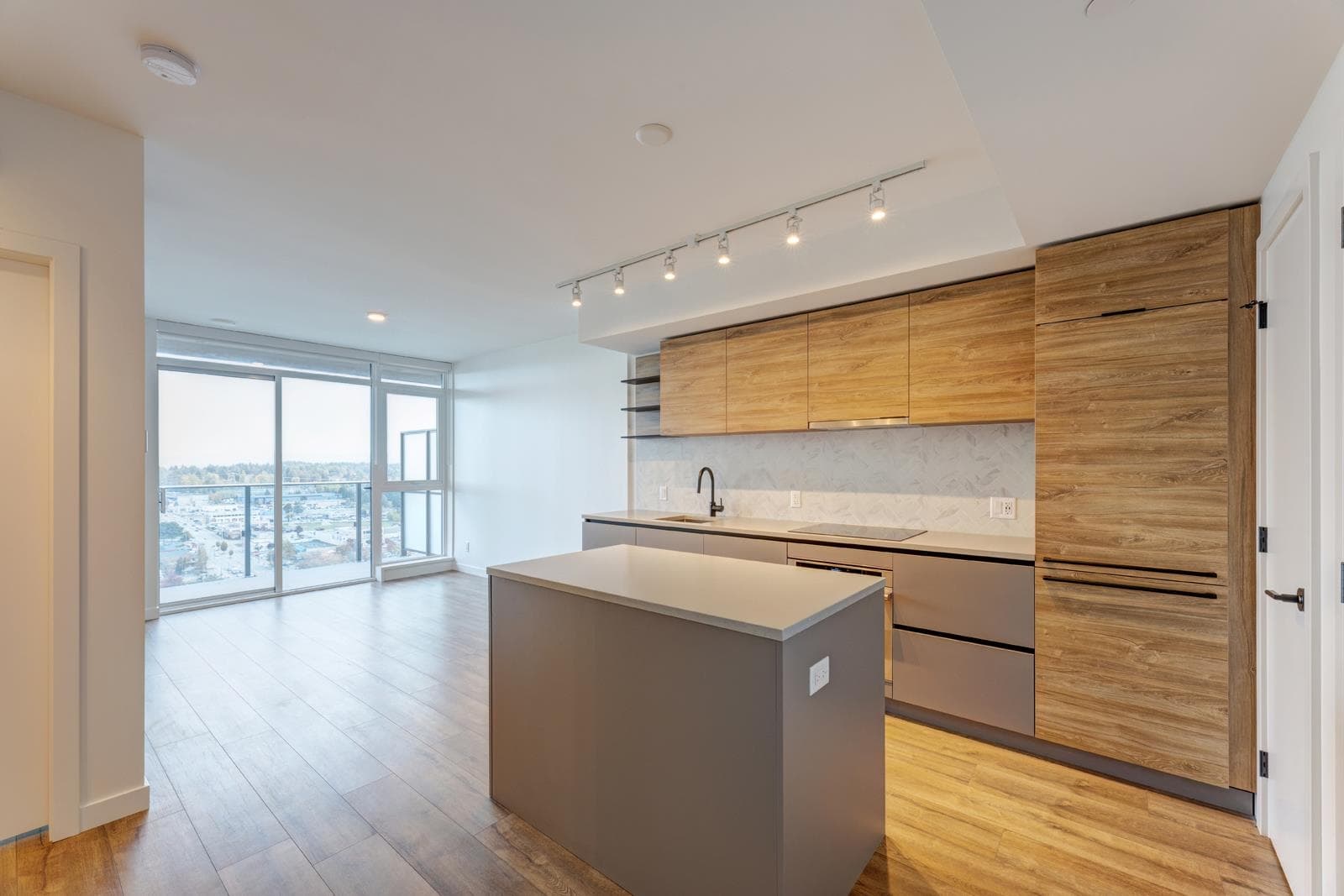 23xx - 10448 University Drive, Surrey, V3T 0S7 — photo 2