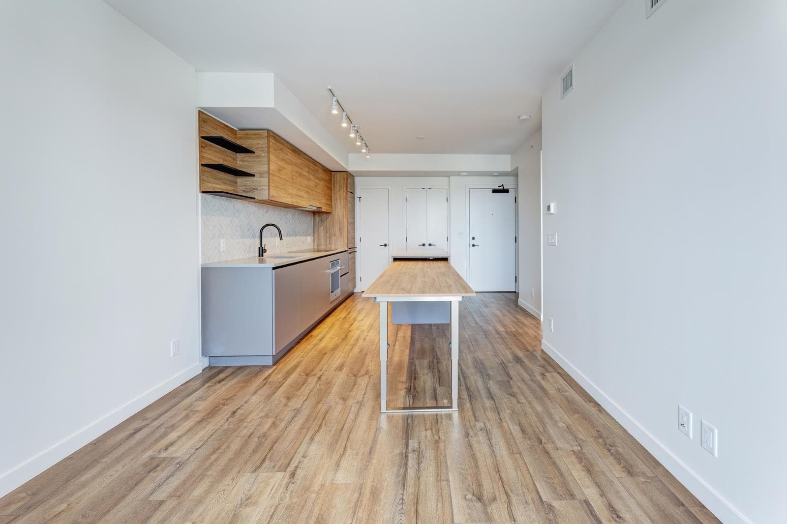 23xx - 10448 University Drive, Surrey, V3T 0S7 — photo 3