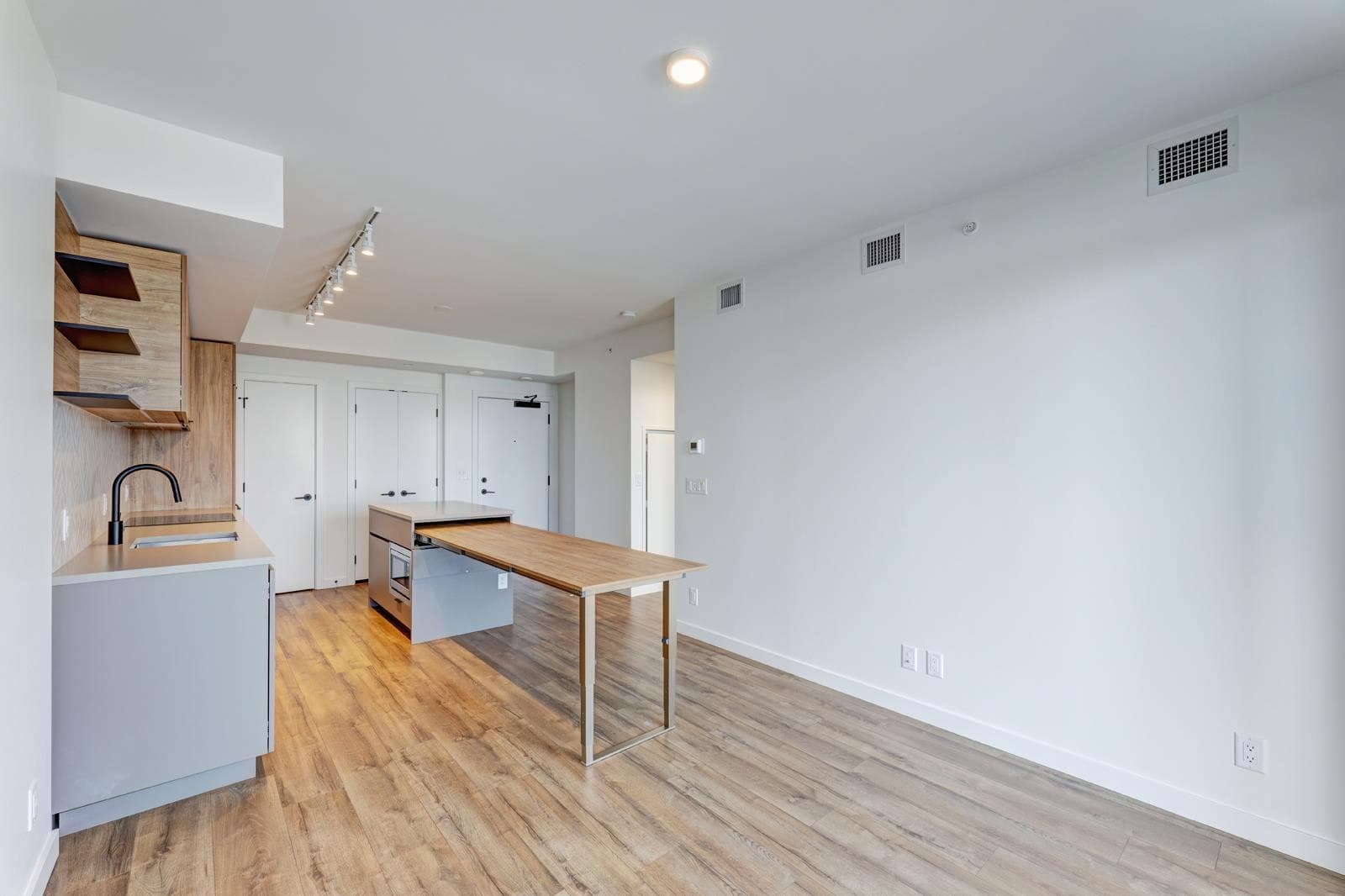 23xx - 10448 University Drive, Surrey, V3T 0S7 — photo 5