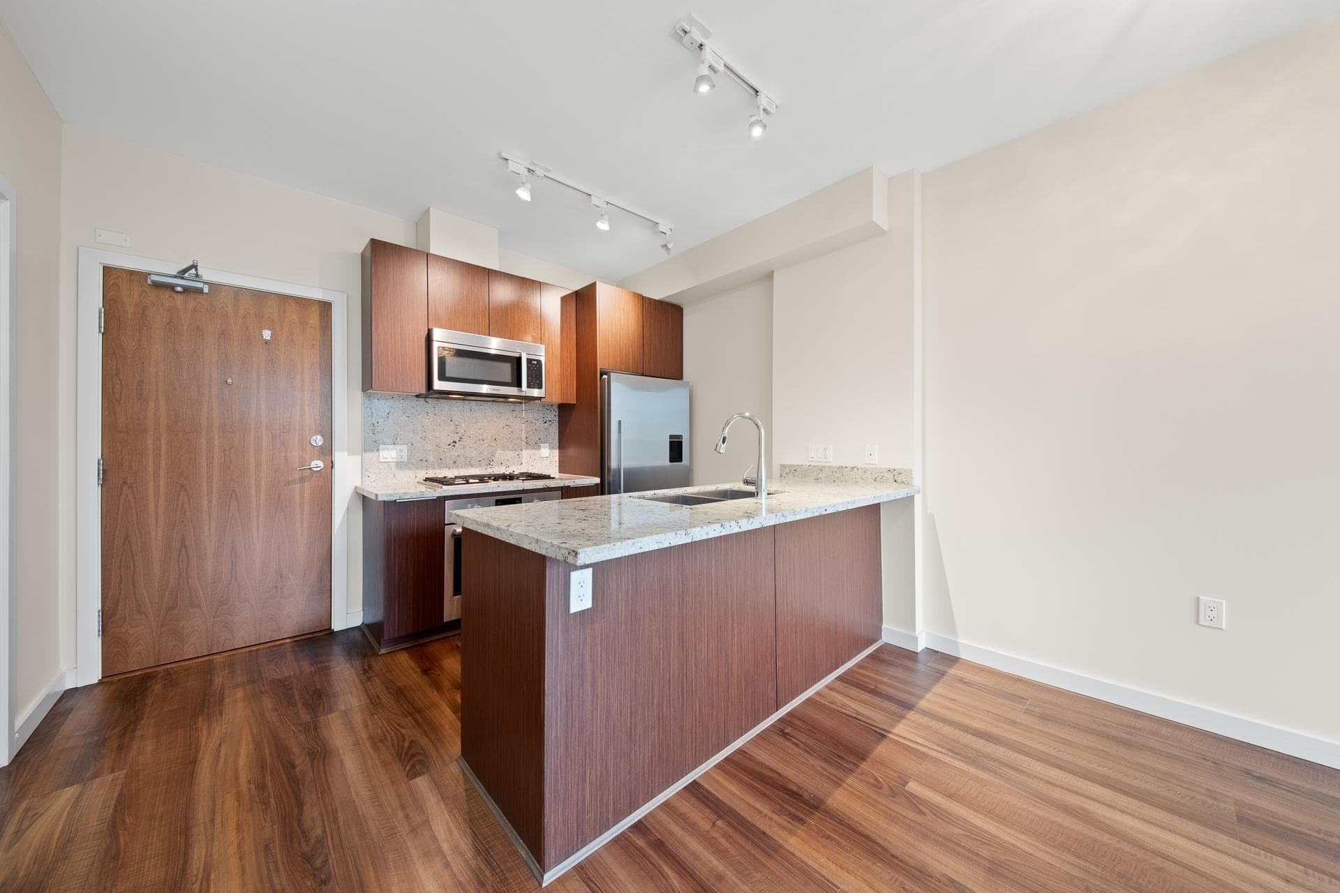 604 - 8677 Capstan Way, Richmond, V6X 0N6 — photo 5