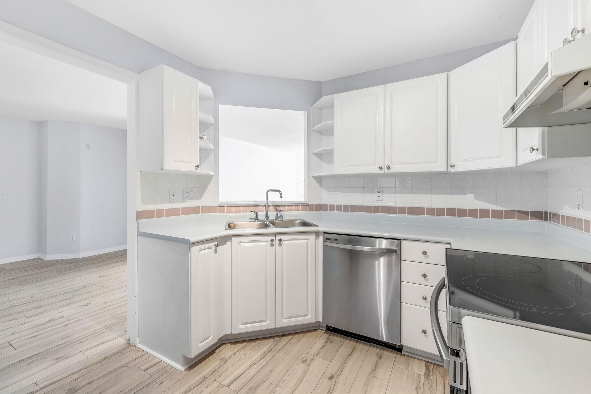 212 - 7151 121 Street, Surrey, V3W 0E7 — photo 3