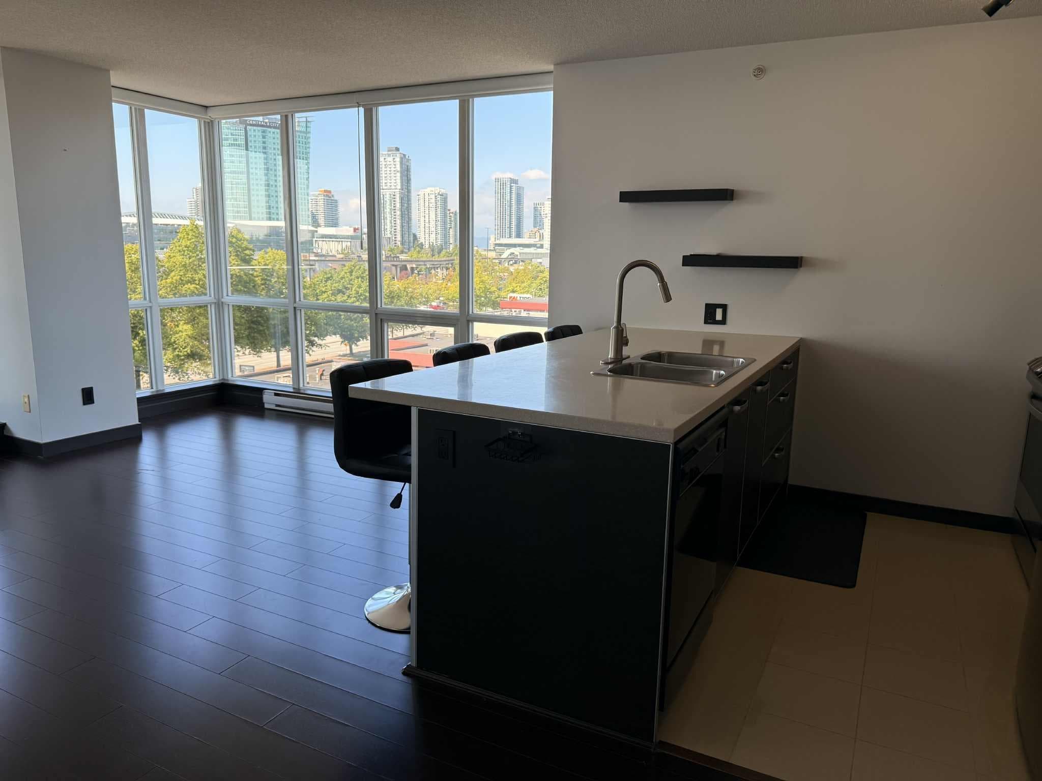 704 - 13688 100 Avenue, Surrey, V3T 0G5 — photo 3