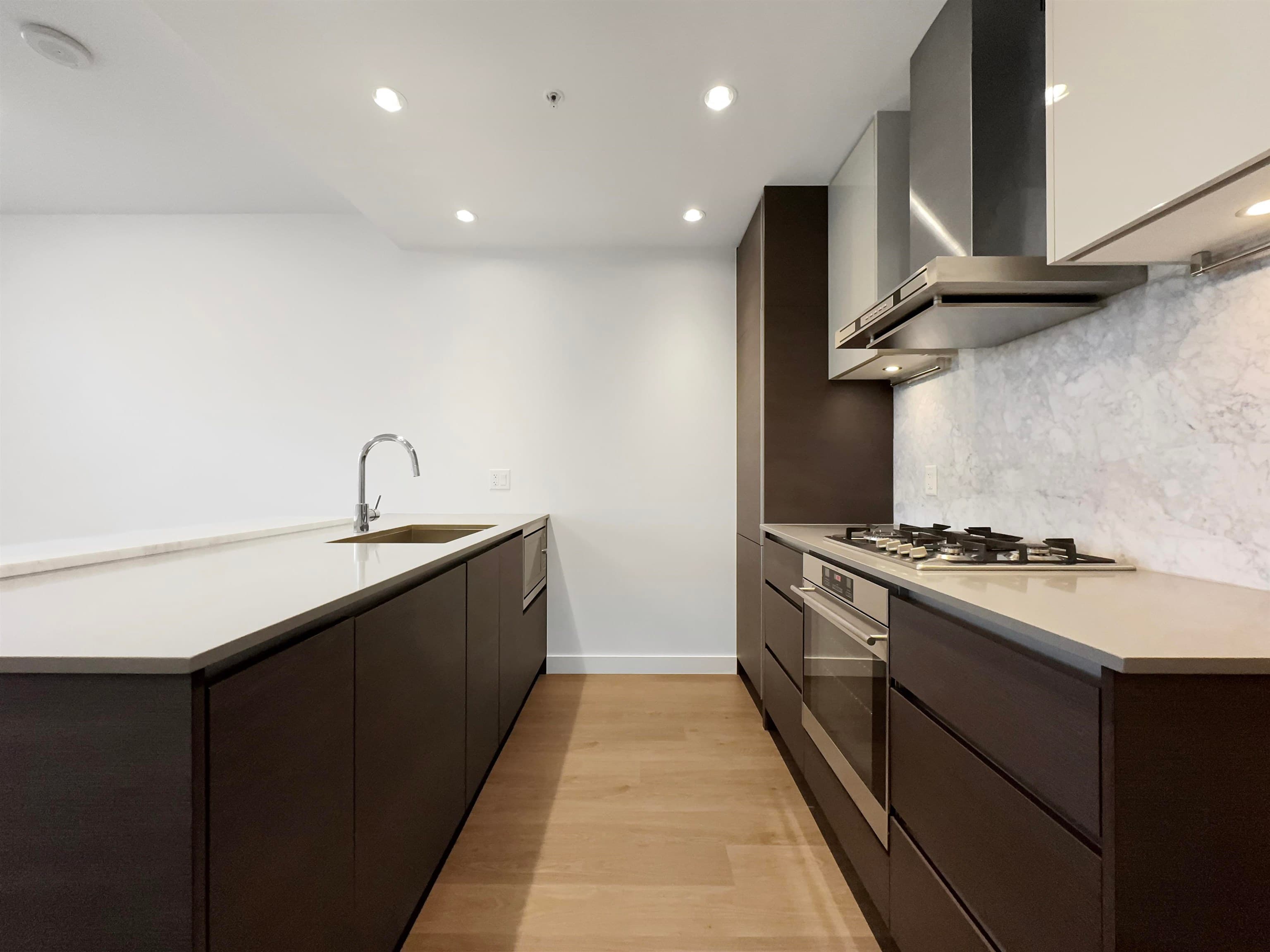 9XX - 6098 Station Street, Burnaby, V5H 0H4 — photo 2