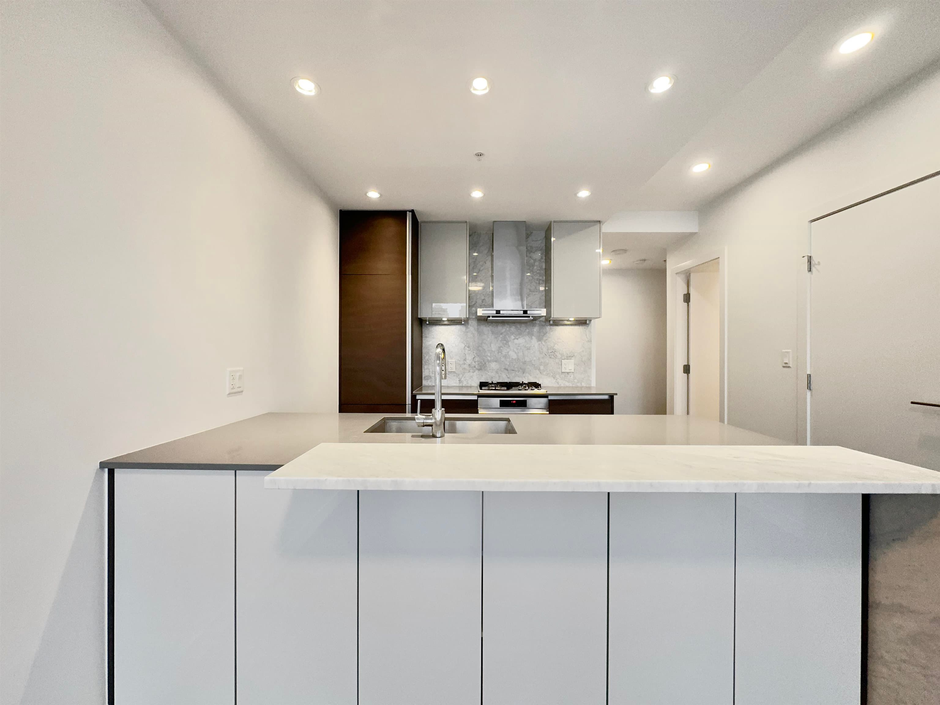 9XX - 6098 Station Street, Burnaby, V5H 0H4 — photo 3