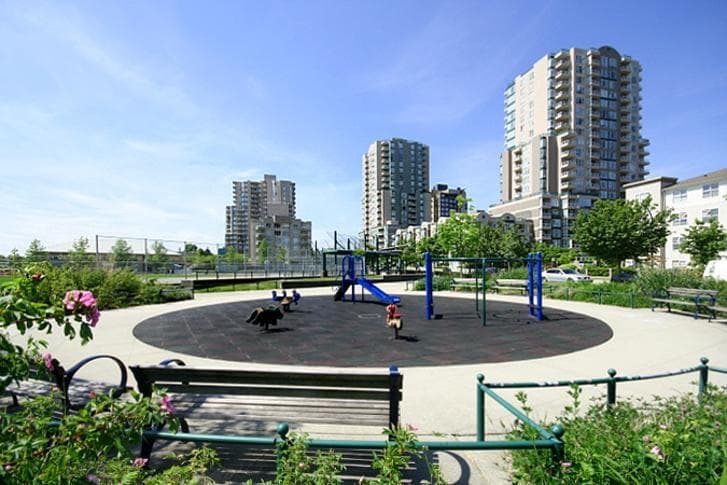 608 - 3663 Crowley Drive, Vancouver, V5R 6H4 — photo 5