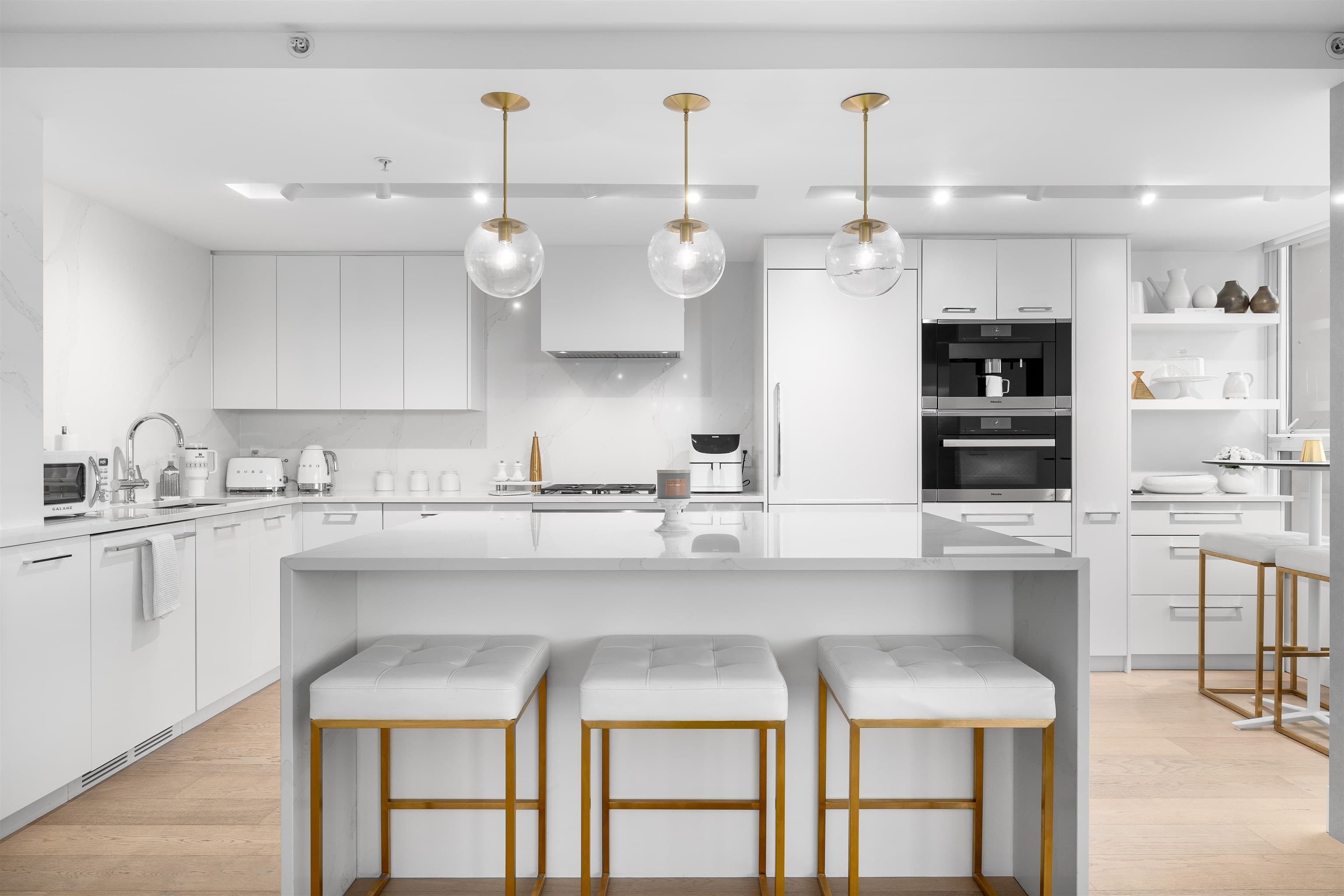 1603 - 33 Smithe Street, Vancouver, V6B 0B5 — photo 2