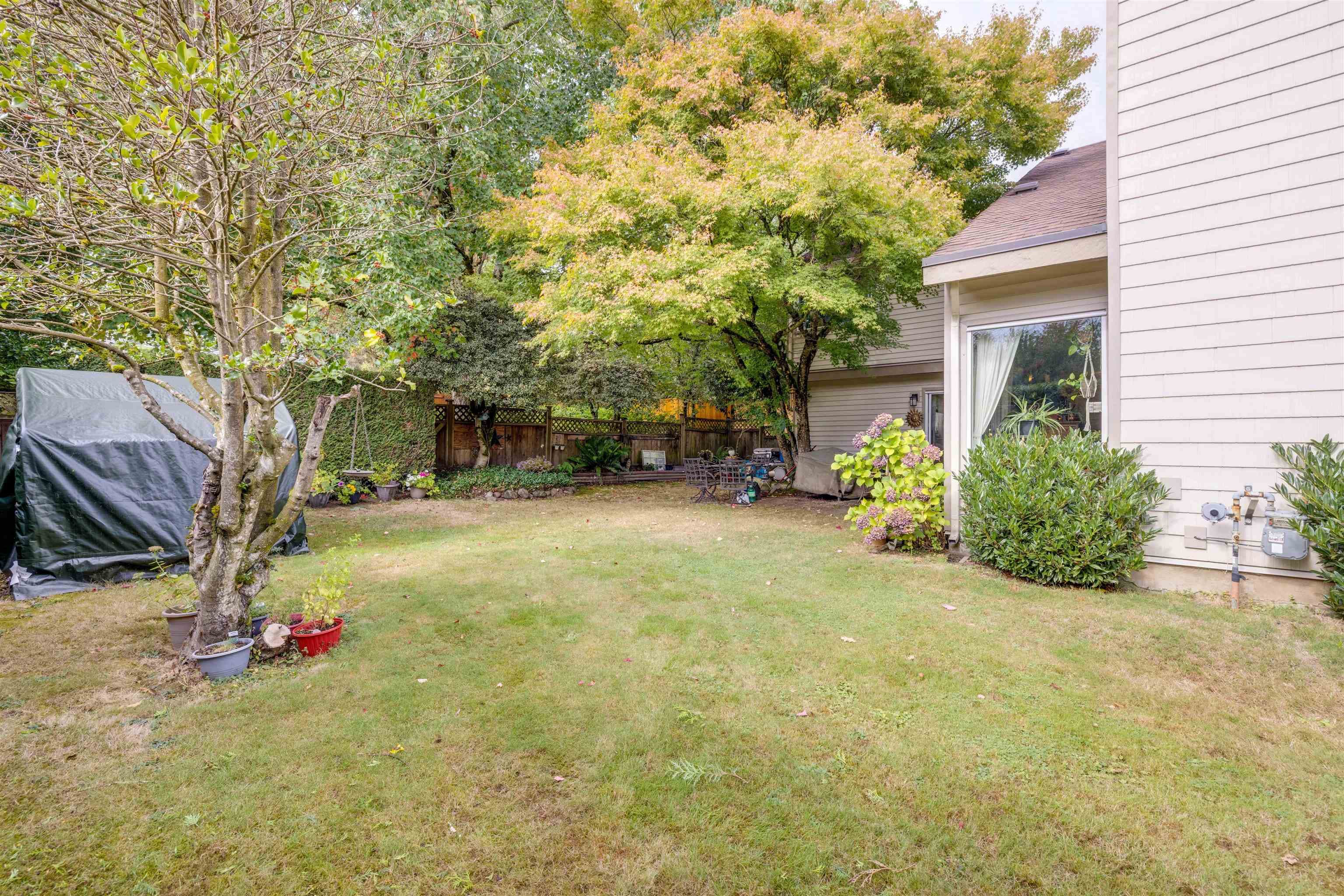 6211 W Greenside Drive, Surrey, V3S 5M8 — photo 2