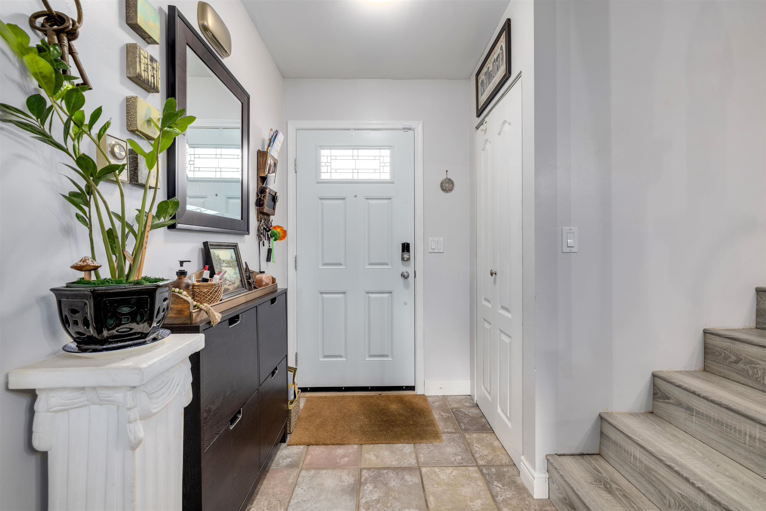 6211 W Greenside Drive, Surrey, V3S 5M8 — photo 3