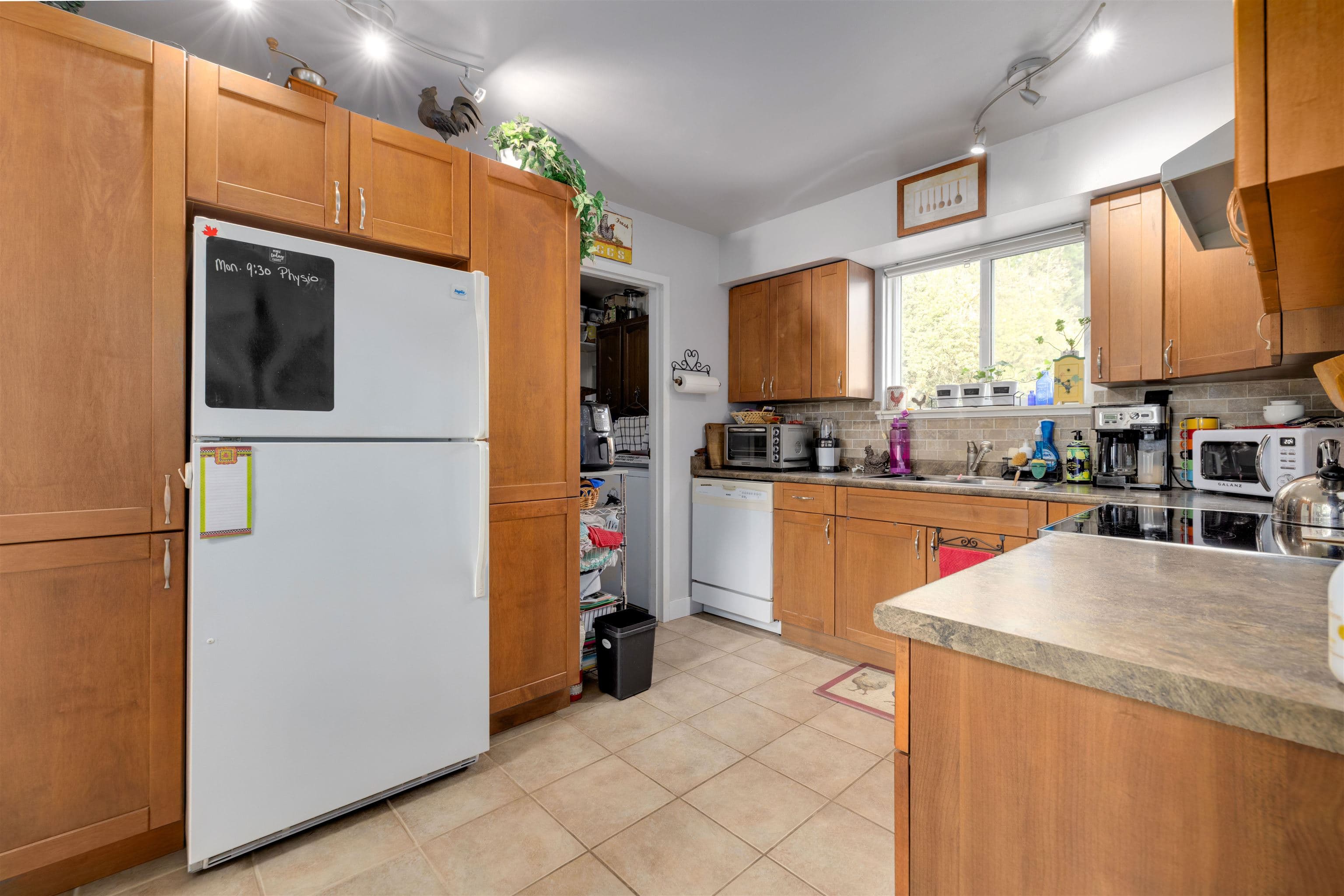 6211 W Greenside Drive, Surrey, V3S 5M8 — photo 4