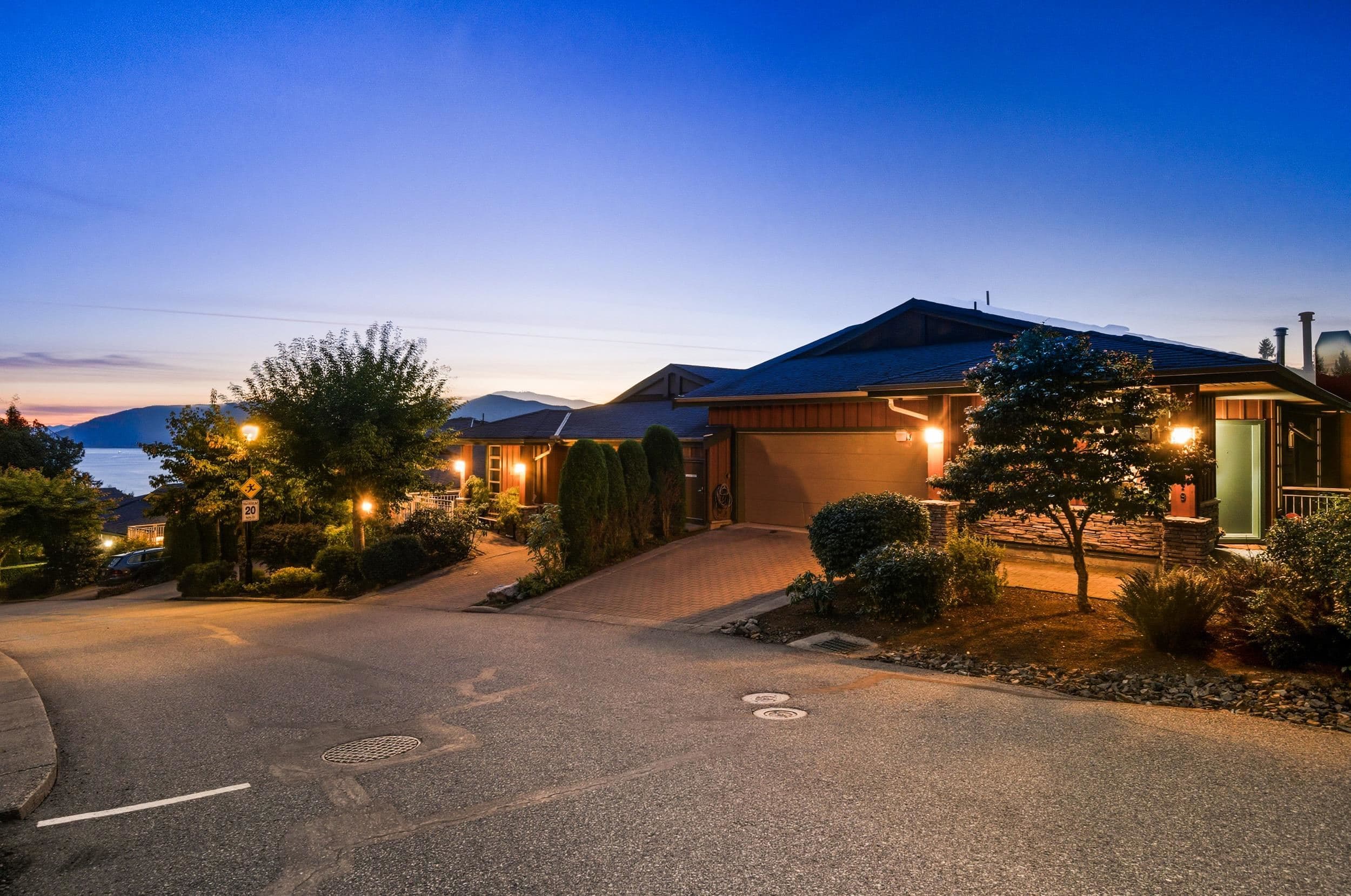 8519 Seascape Drive, West Vancouver, V7W 3J7 — photo 2