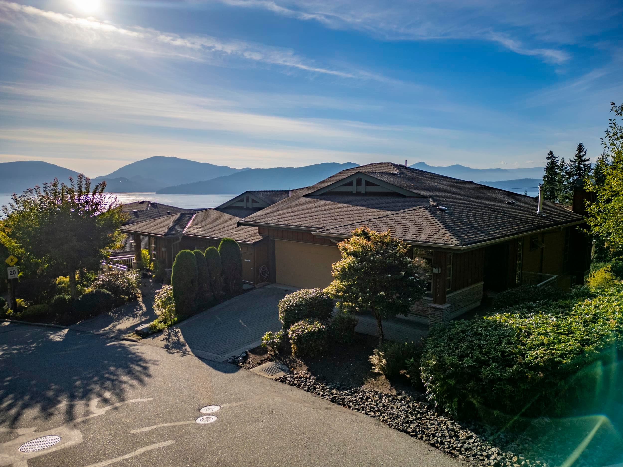 8519 Seascape Drive, West Vancouver, V7W 3J7 — photo 3