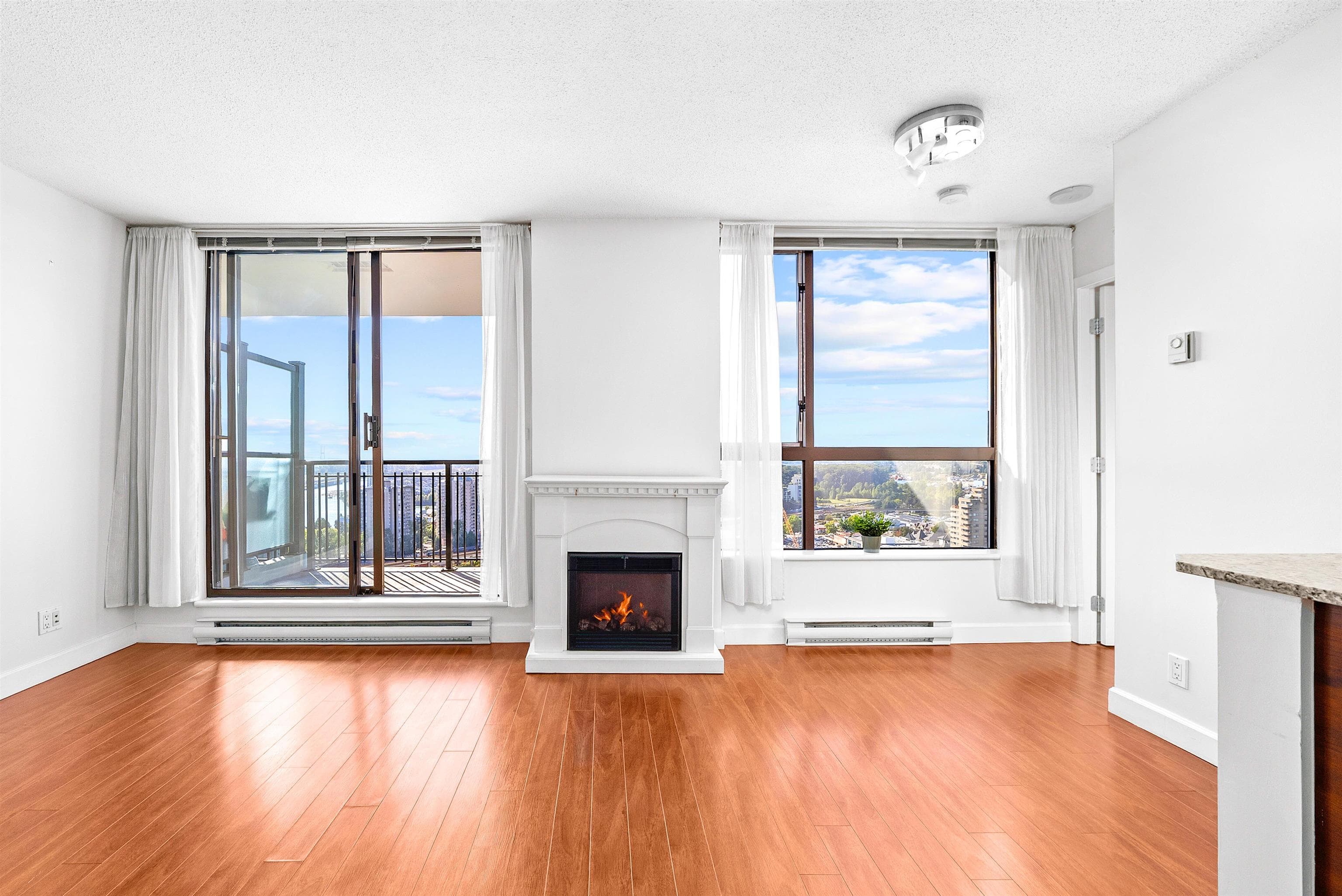 1602 - 814 Royal Avenue, New Westminster, V3M 1J9 — photo 2