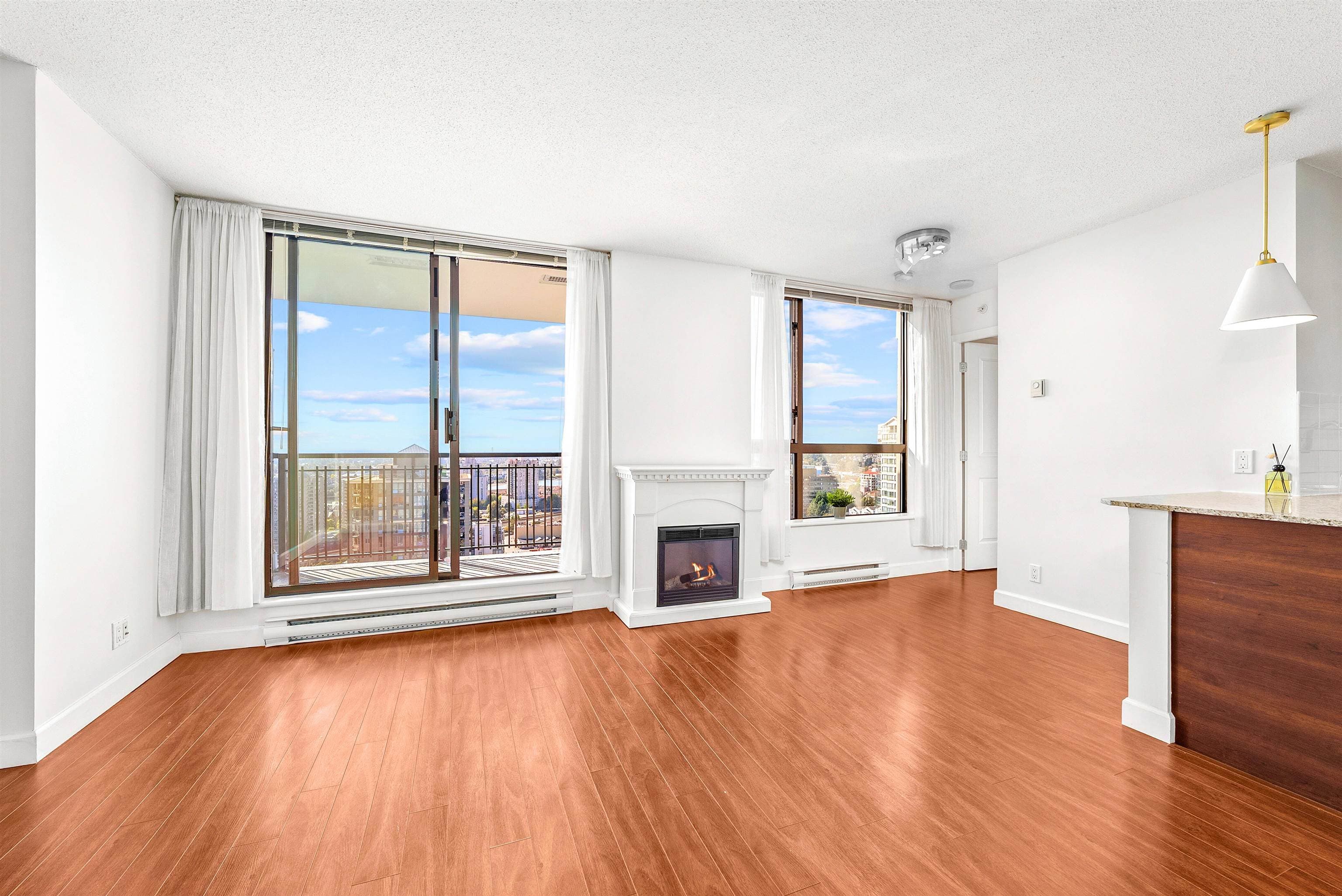 1602 - 814 Royal Avenue, New Westminster, V3M 1J9 — photo 3