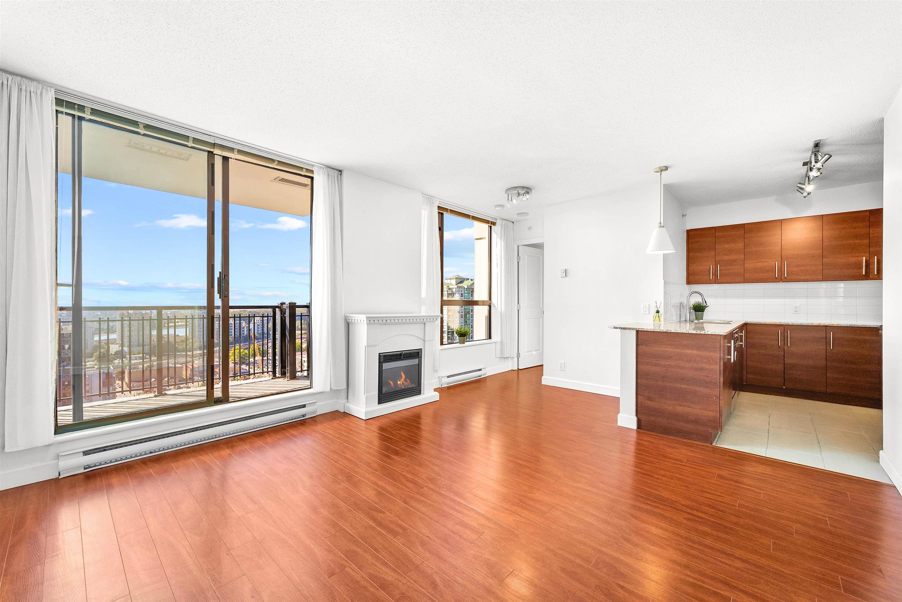 1602 - 814 Royal Avenue, New Westminster, V3M 1J9 — photo 4