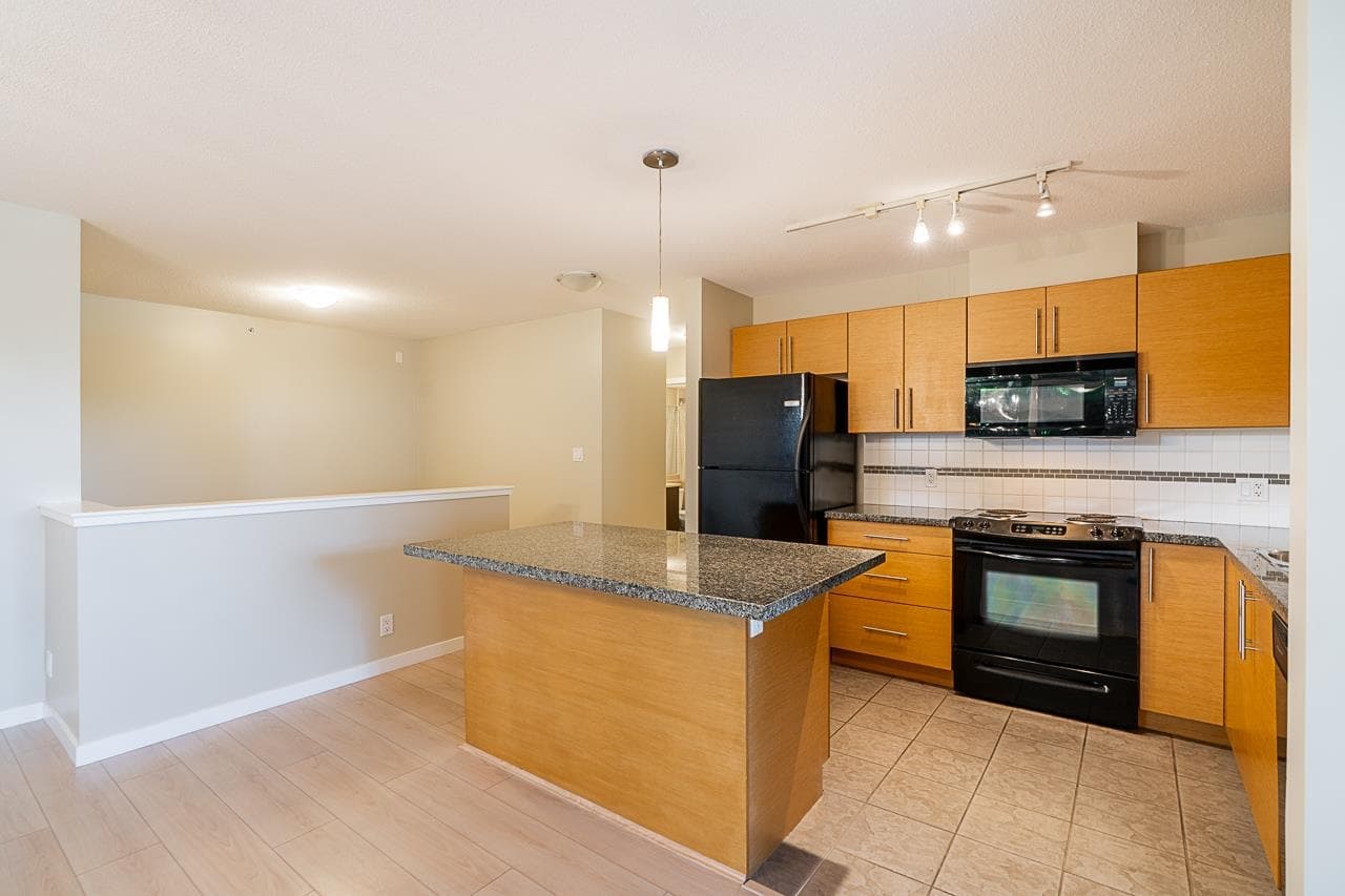 403 - 2225 SW Holdom Avenue, Burnaby, V5B 0A2 — photo 5