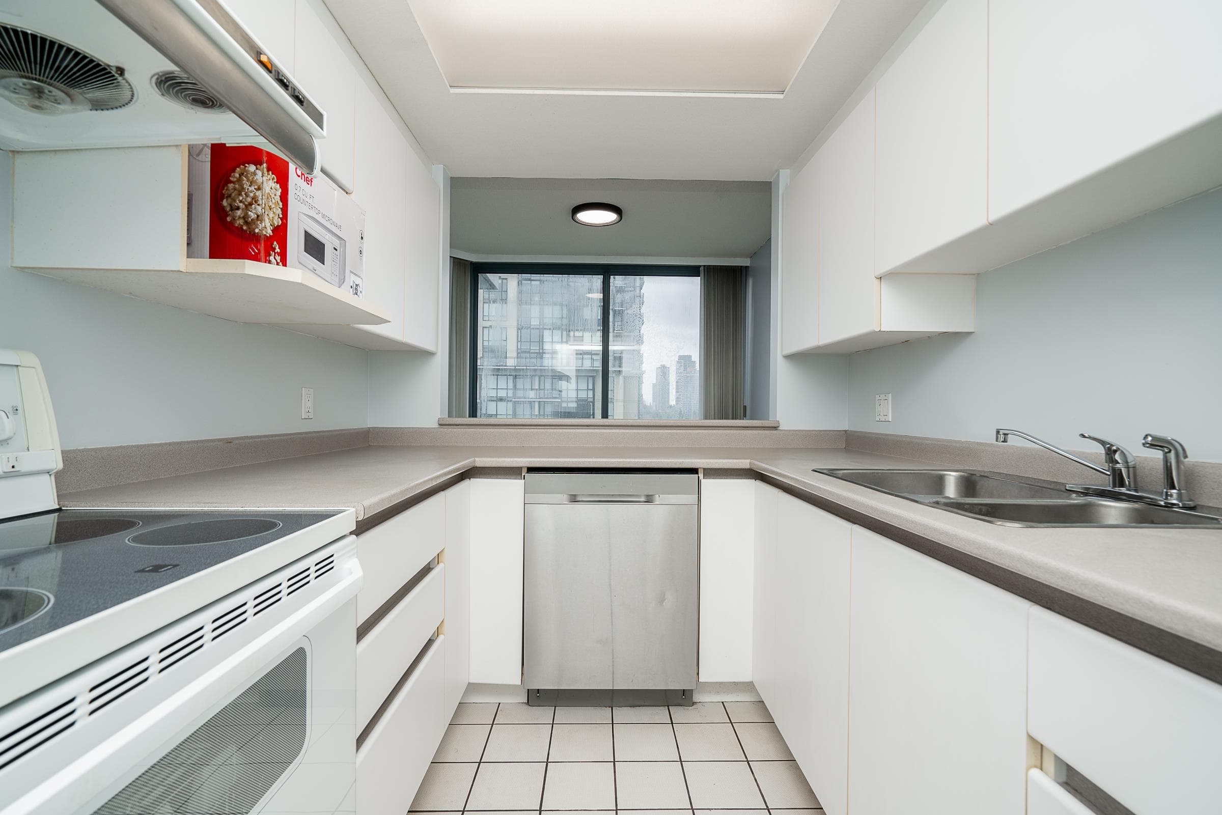 1301 - 13383 108 Avenue, Surrey, V3T 5T6 — photo 2