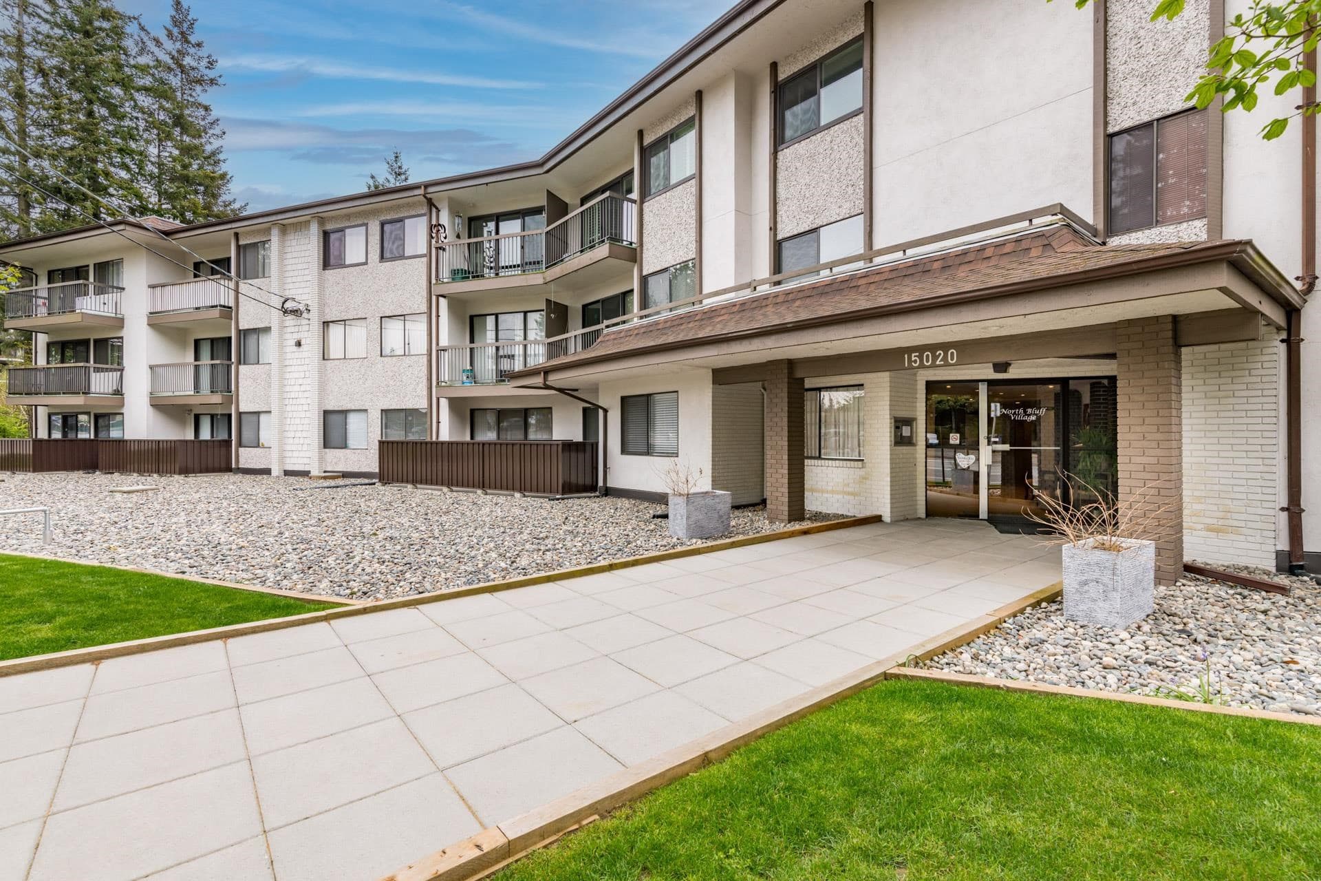 208 - 15020 North Bluff Road, White Rock, V4B 5A4 — photo 2