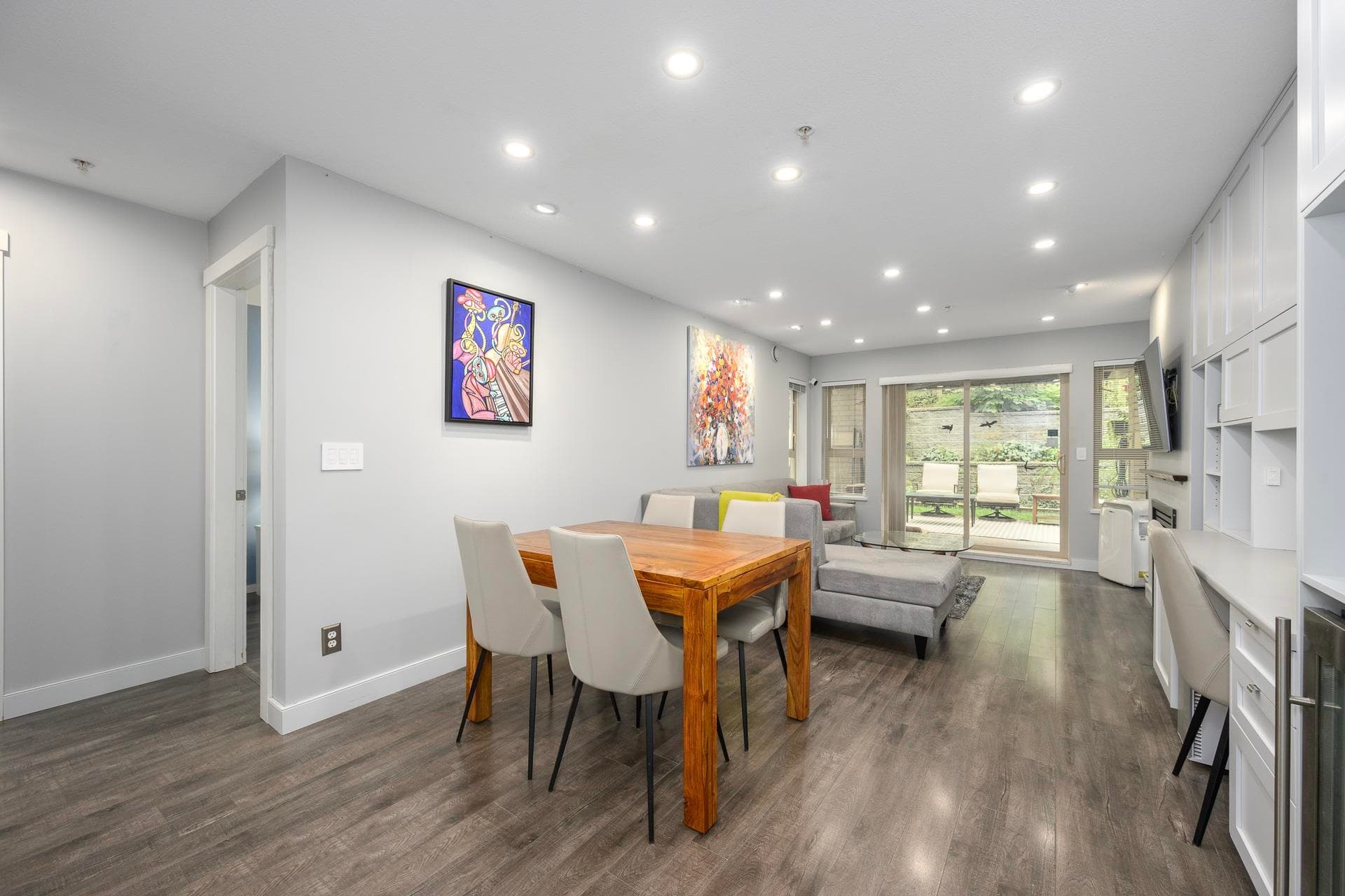 210 - 9319 University Crescent, Burnaby, V5A 4Y5 — photo 2