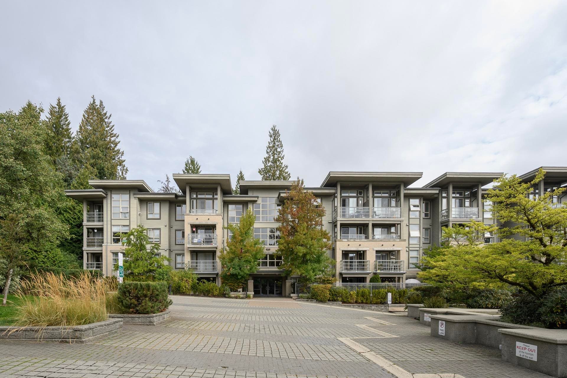 210 - 9319 University Crescent, Burnaby, V5A 4Y5 — photo 1