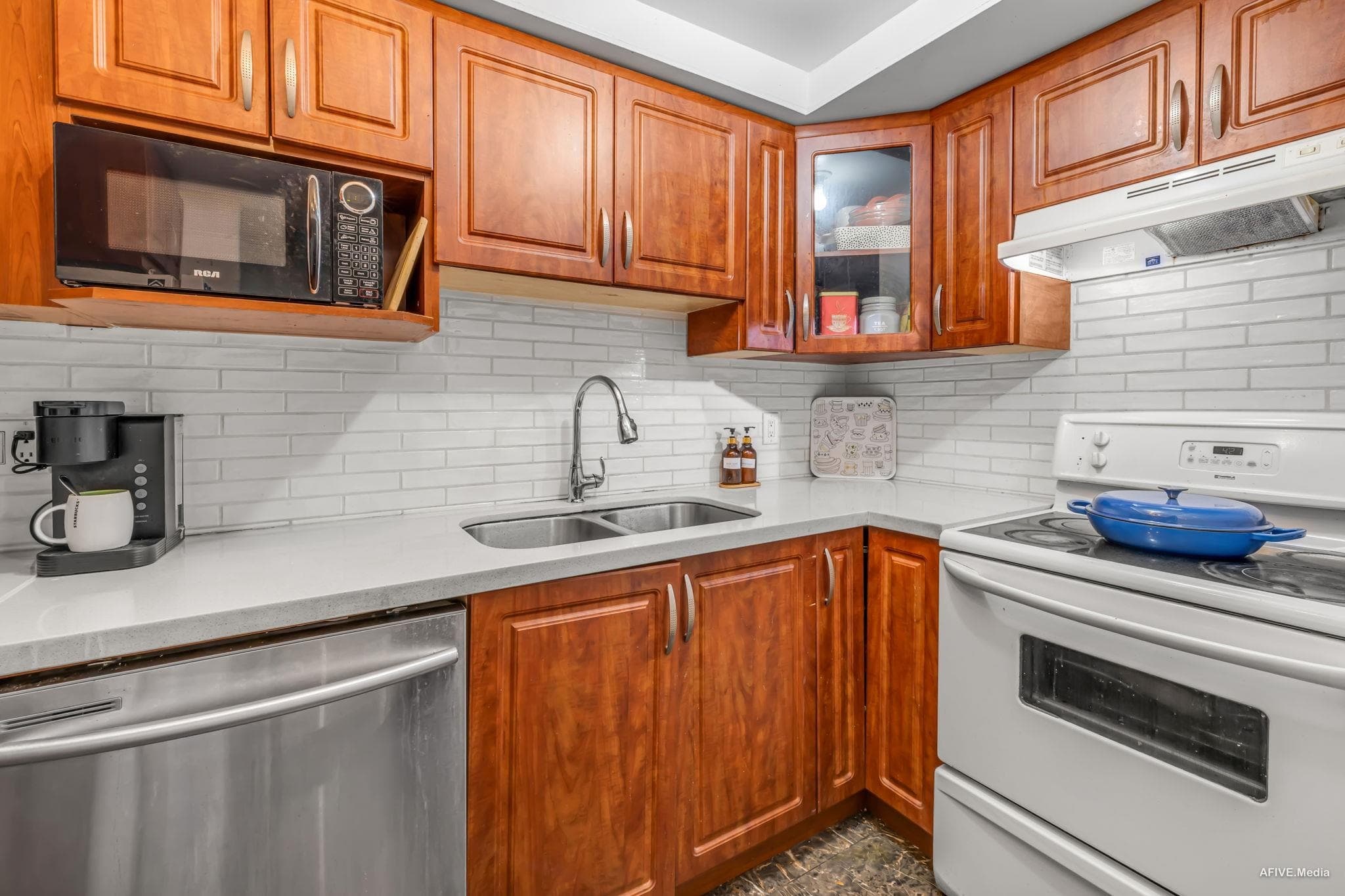 503 - 6595 Willingdon Avenue, Burnaby, V5H 4E5 — photo 5