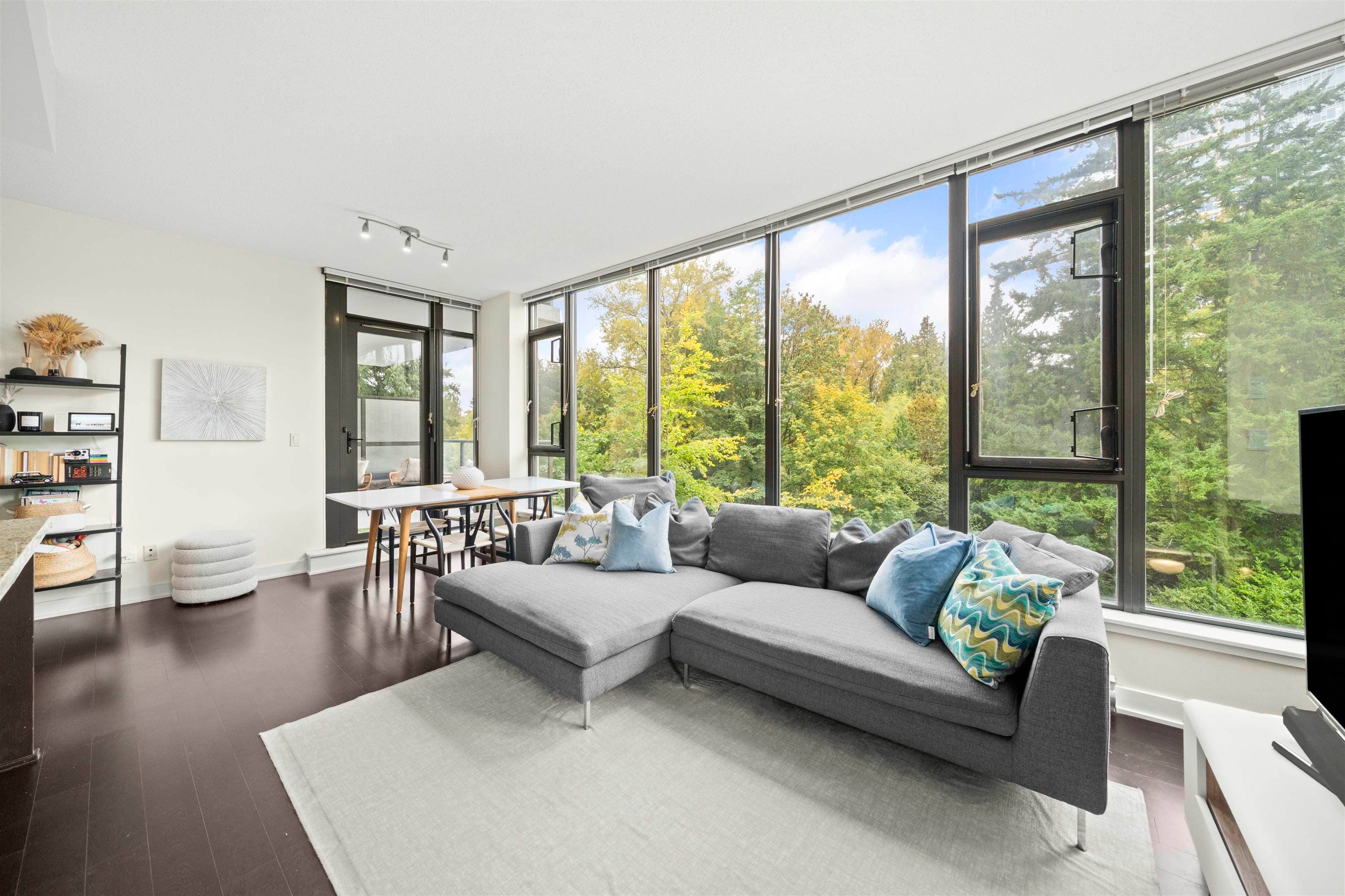 603 - 7088 18th Avenue, Burnaby, V3N 0A2 — photo 2
