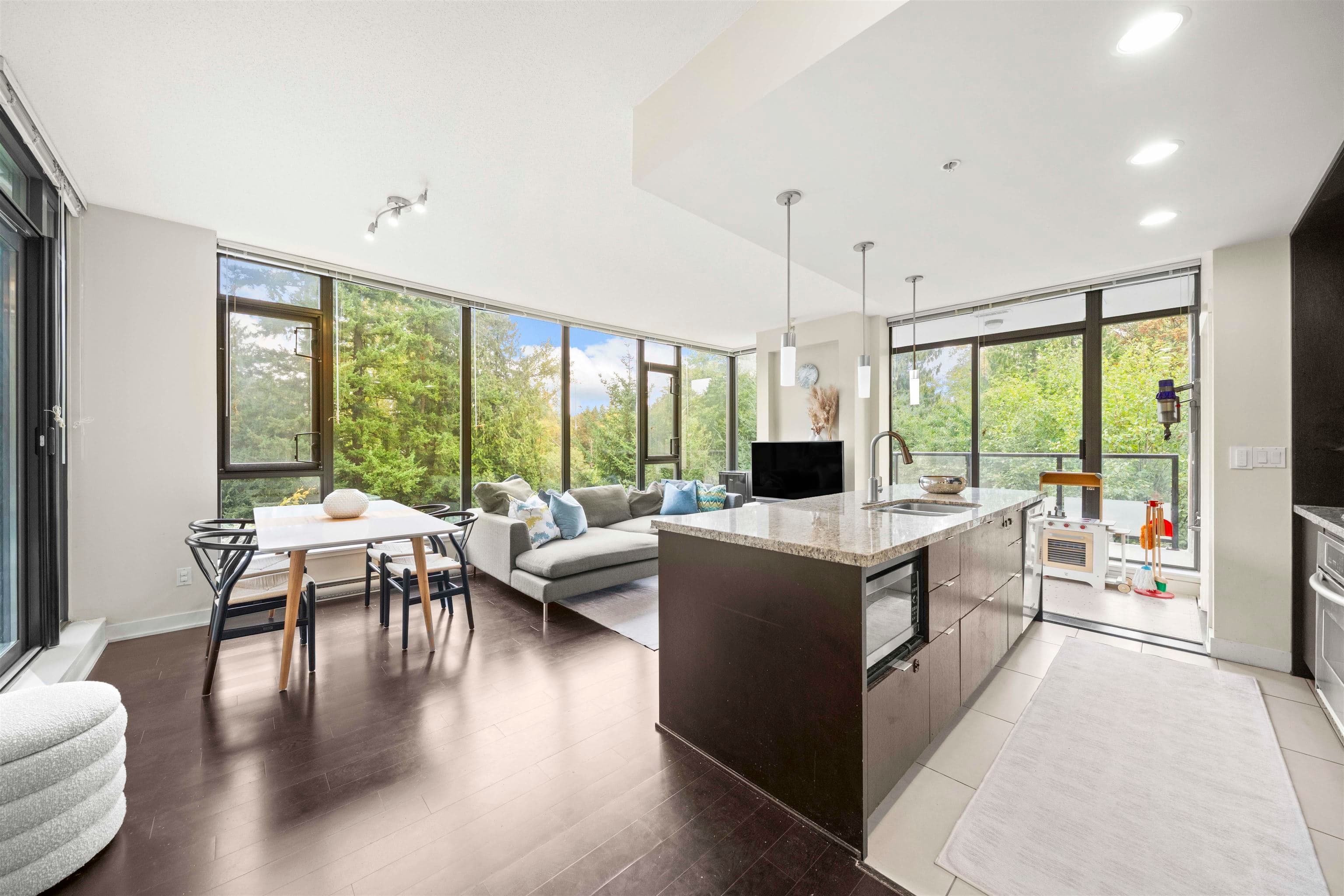 603 - 7088 18th Avenue, Burnaby, V3N 0A2 — photo 1