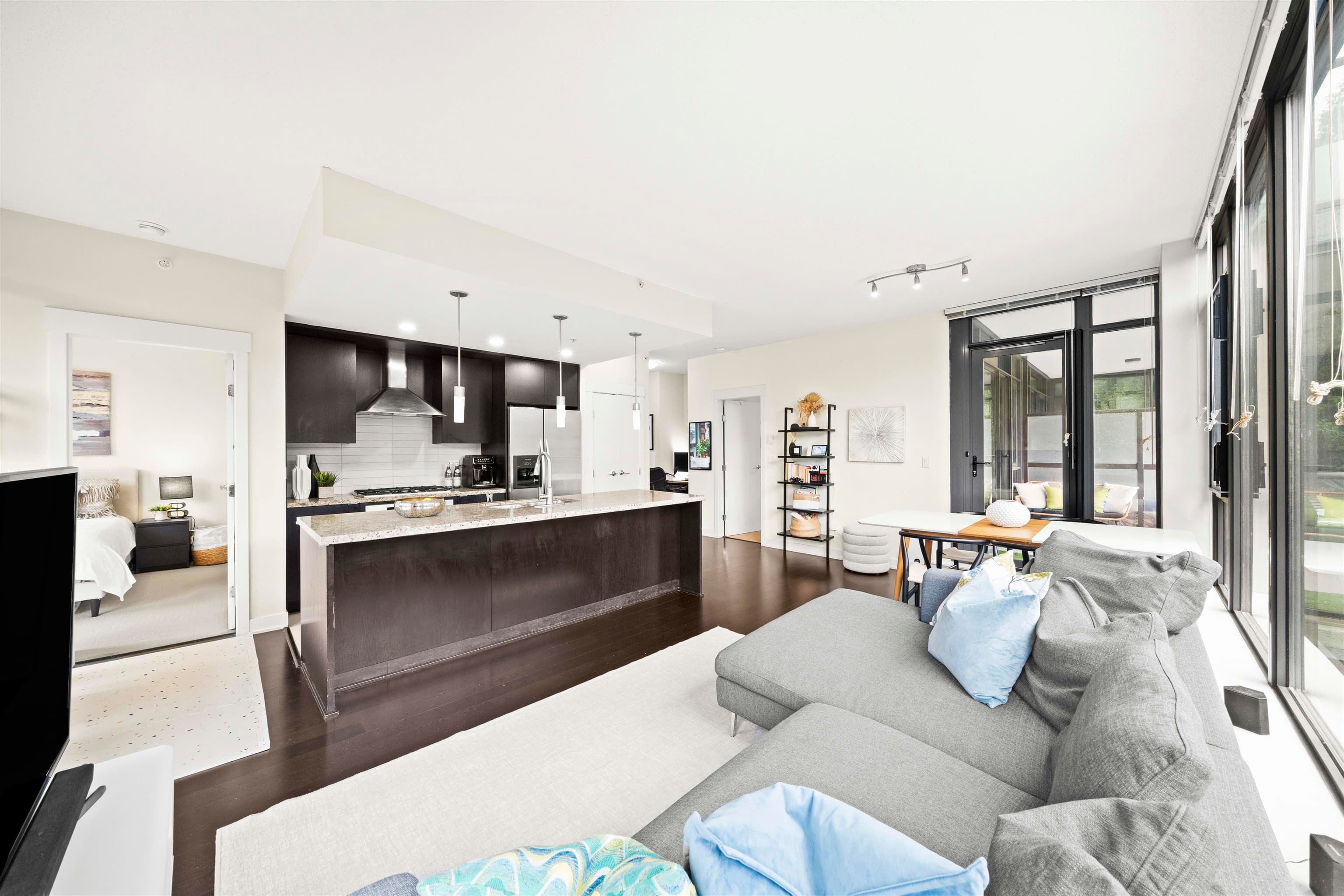 603 - 7088 18th Avenue, Burnaby, V3N 0A2 — photo 4