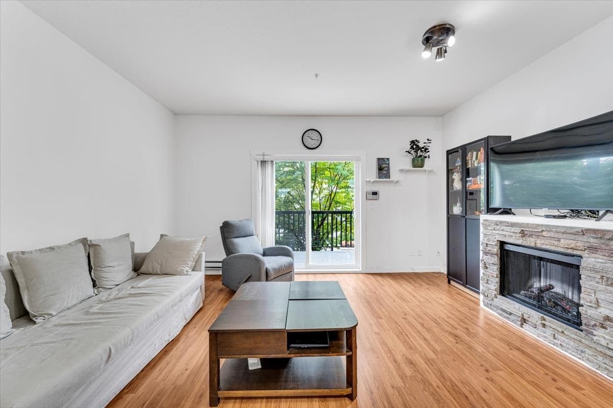 19 - 19572 Fraser Way, Pitt Meadows, V3Y 0A9 — photo 2