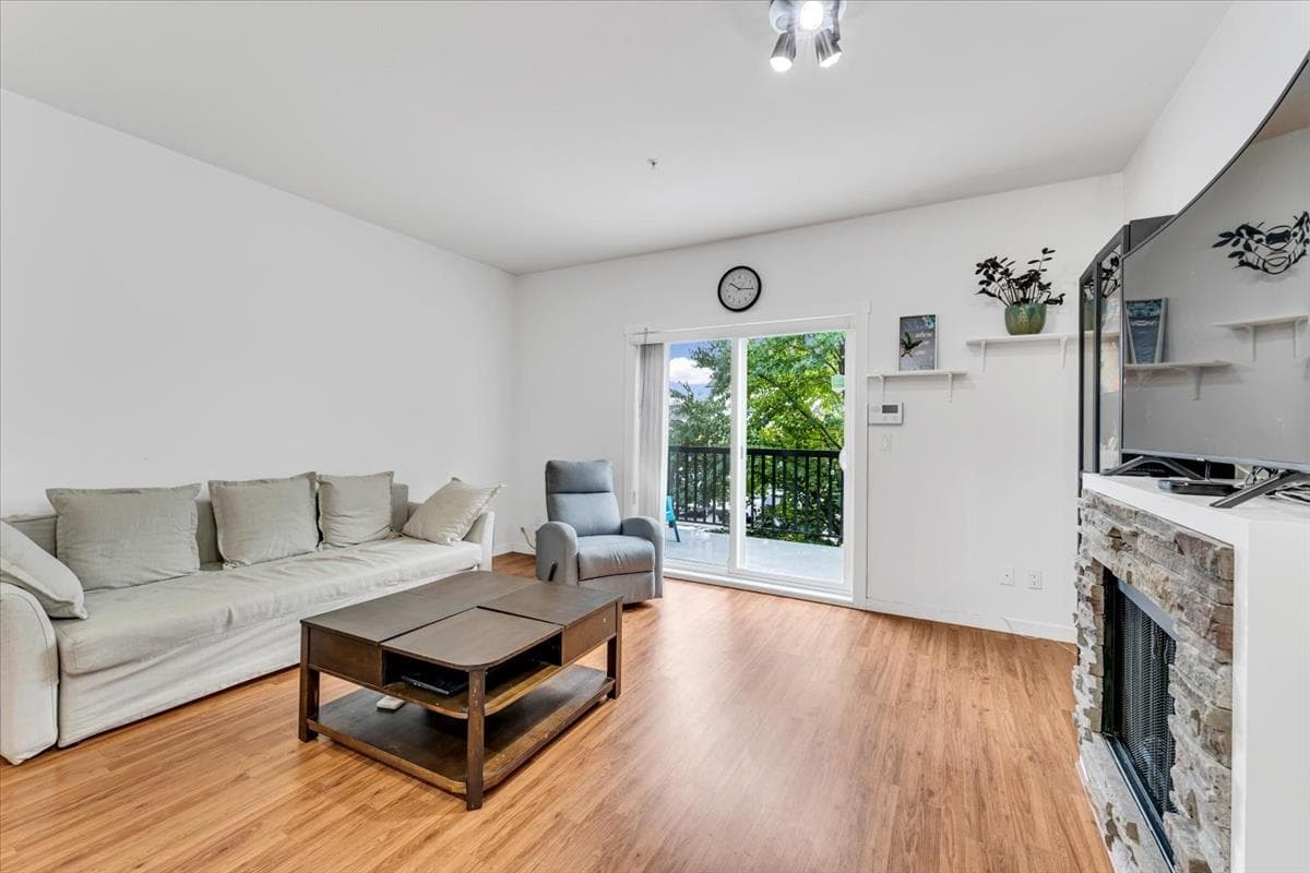 19 - 19572 Fraser Way, Pitt Meadows, V3Y 0A9 — photo 3