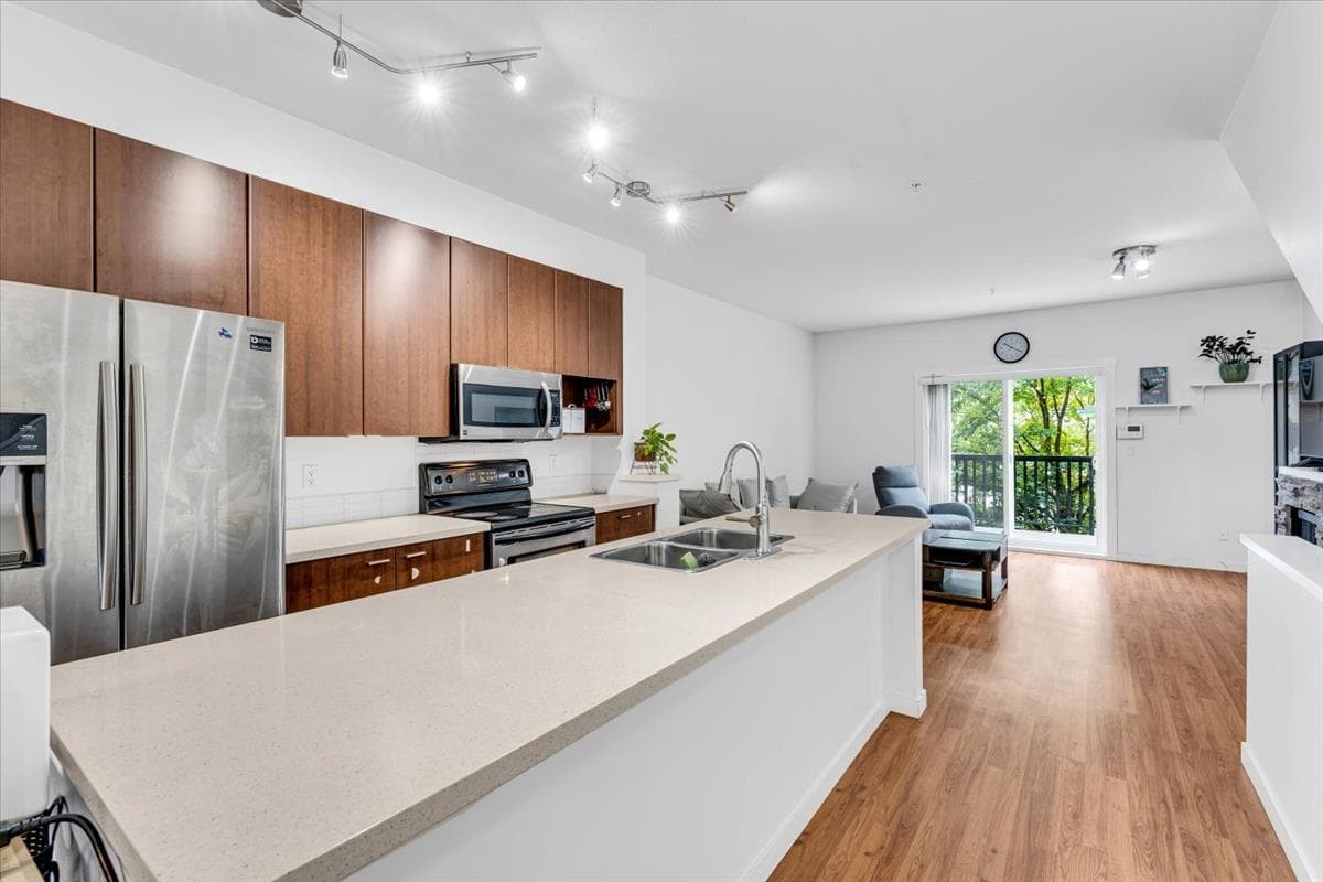 19 - 19572 Fraser Way, Pitt Meadows, V3Y 0A9 — photo 1