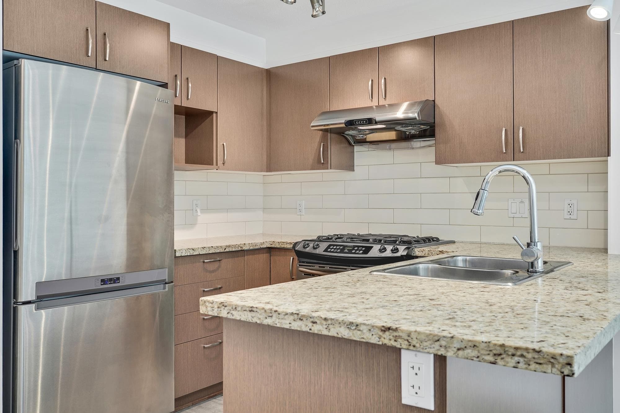 204 - 3097 Lincoln Avenue, Coquitlam, V3B 0E3 — photo 2