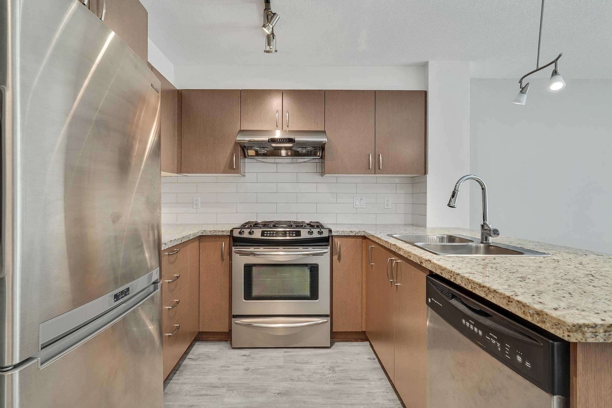 204 - 3097 Lincoln Avenue, Coquitlam, V3B 0E3 — photo 3